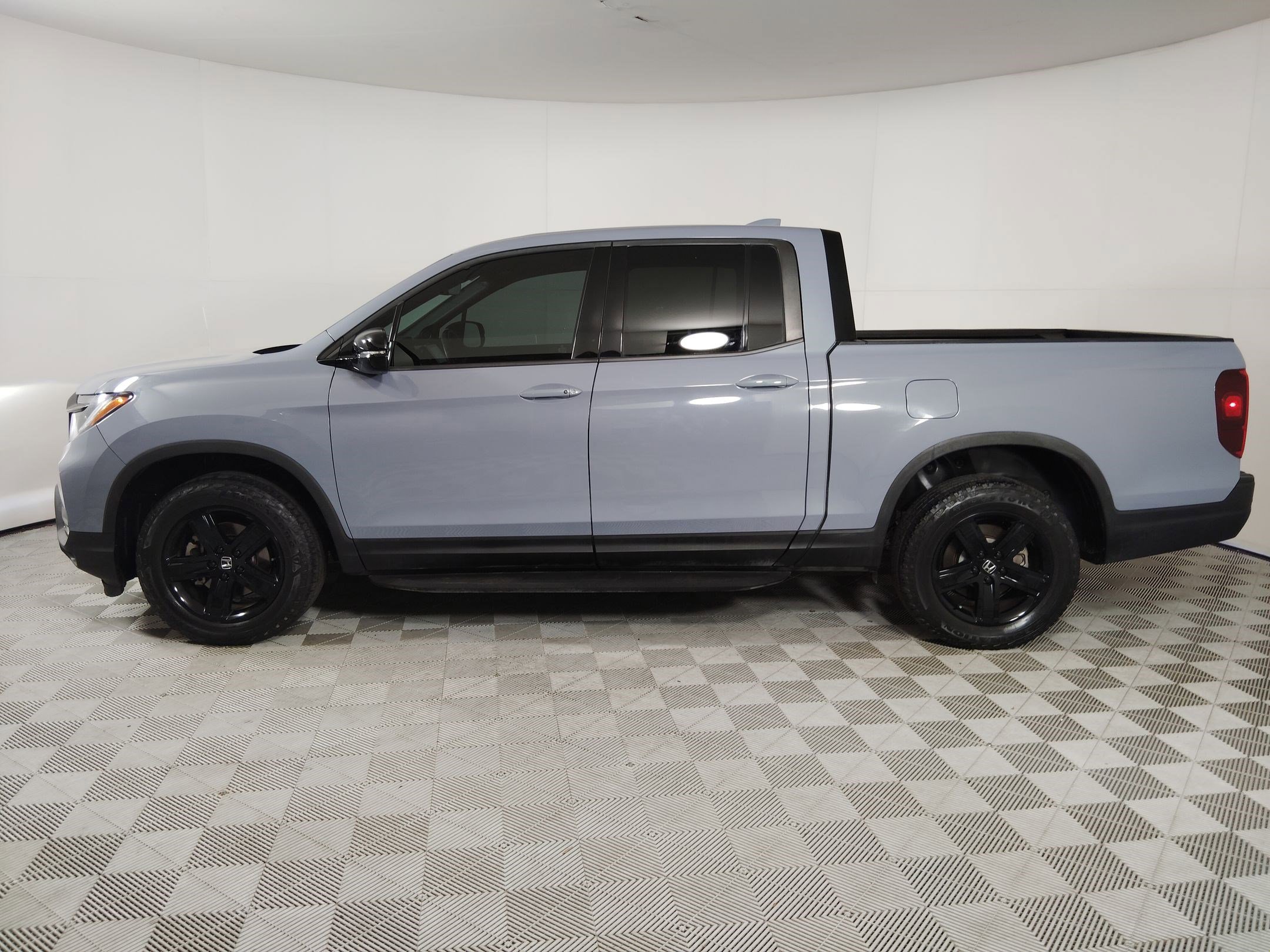 2023 Honda Ridgeline Black Edition photo 2
