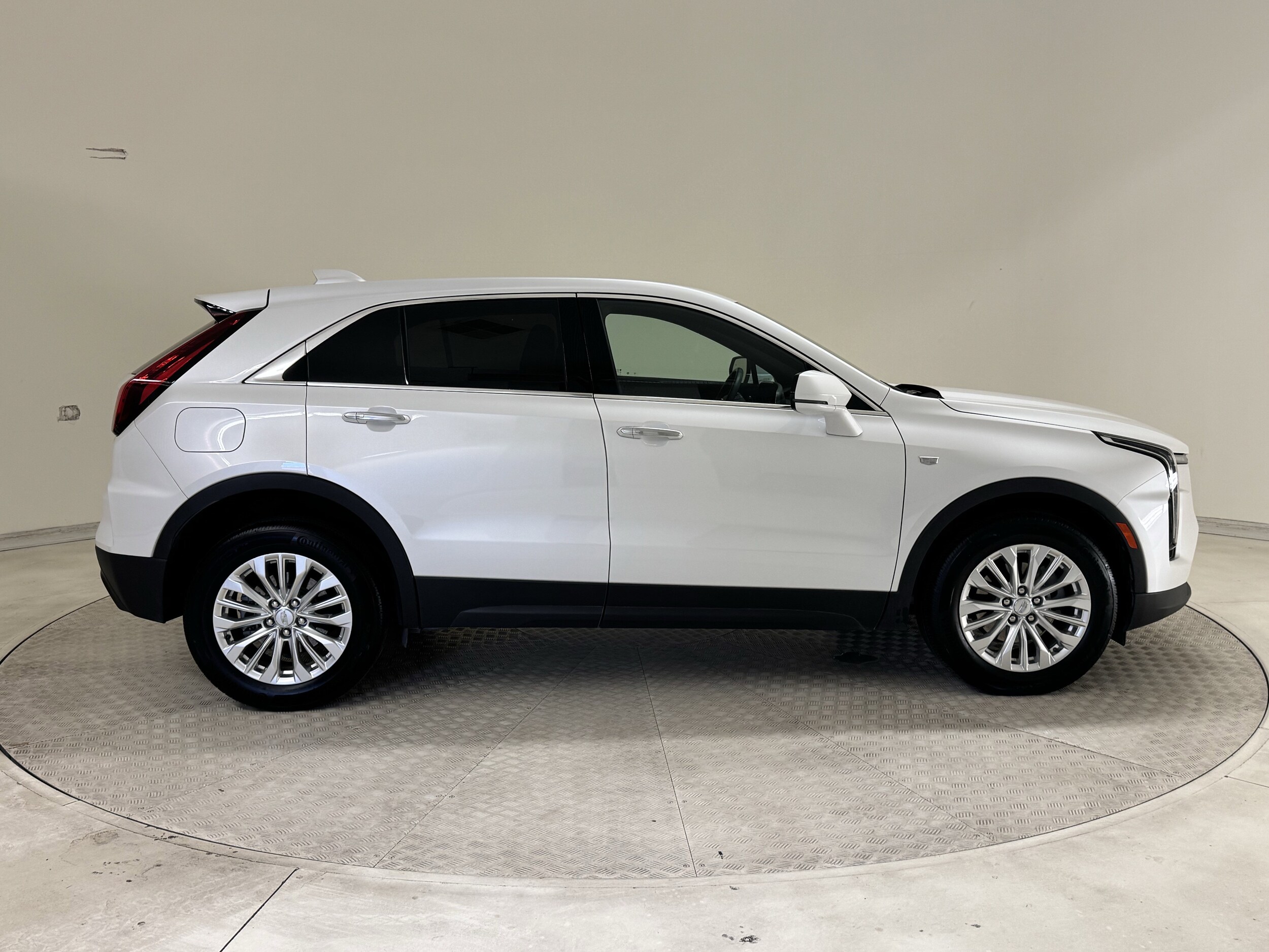2024 Cadillac XT4 Luxury photo 4