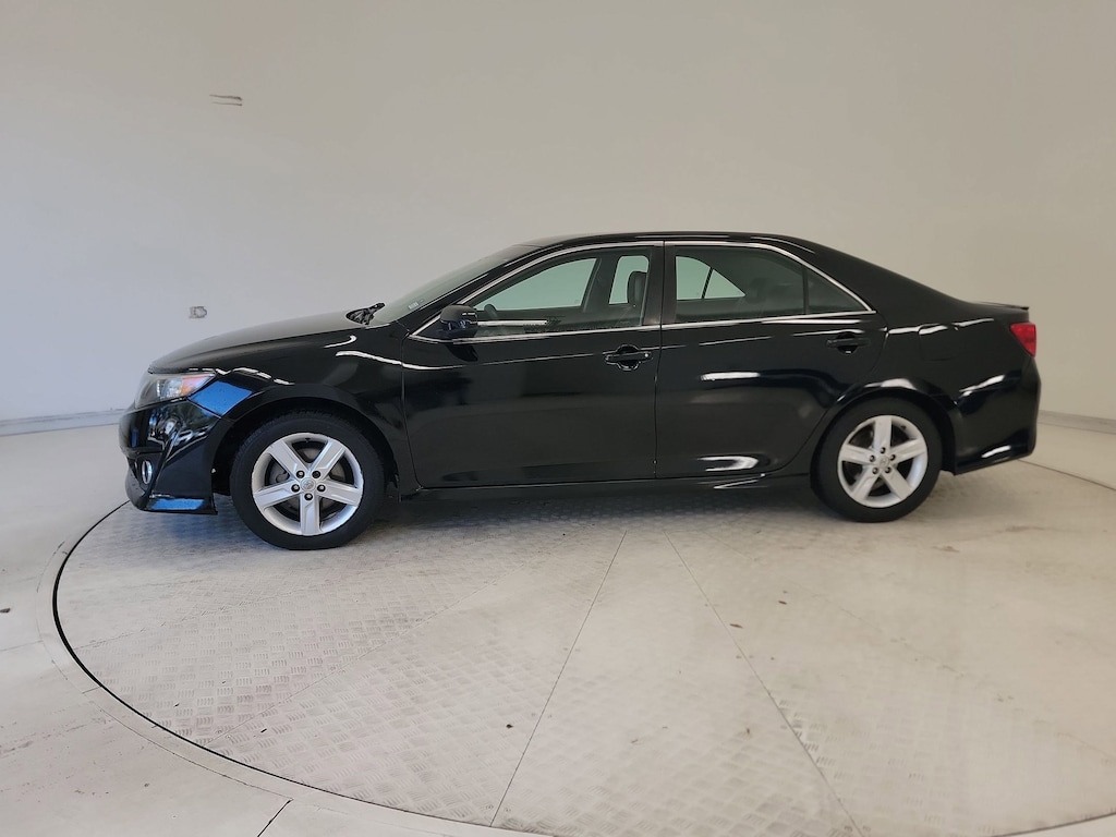 Used 2014 Toyota Camry SE Sedan