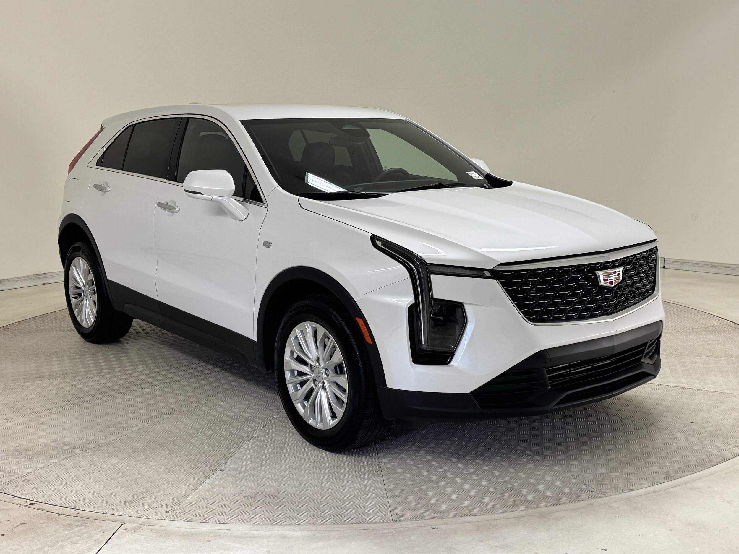 2024 Cadillac XT4 Luxury photo 3