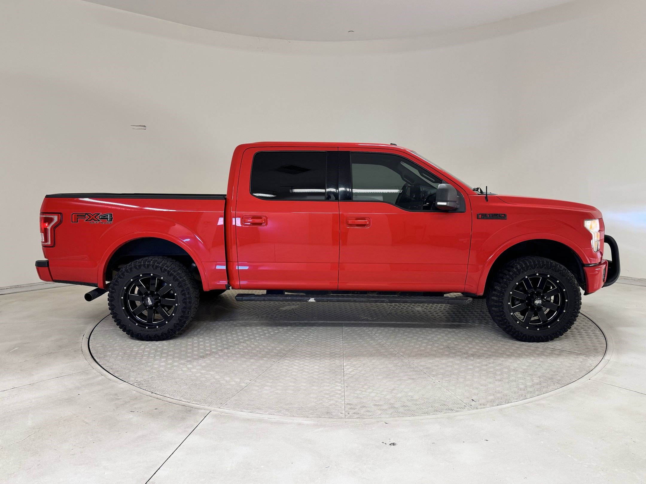 2015 Ford F-150 XLT photo 4