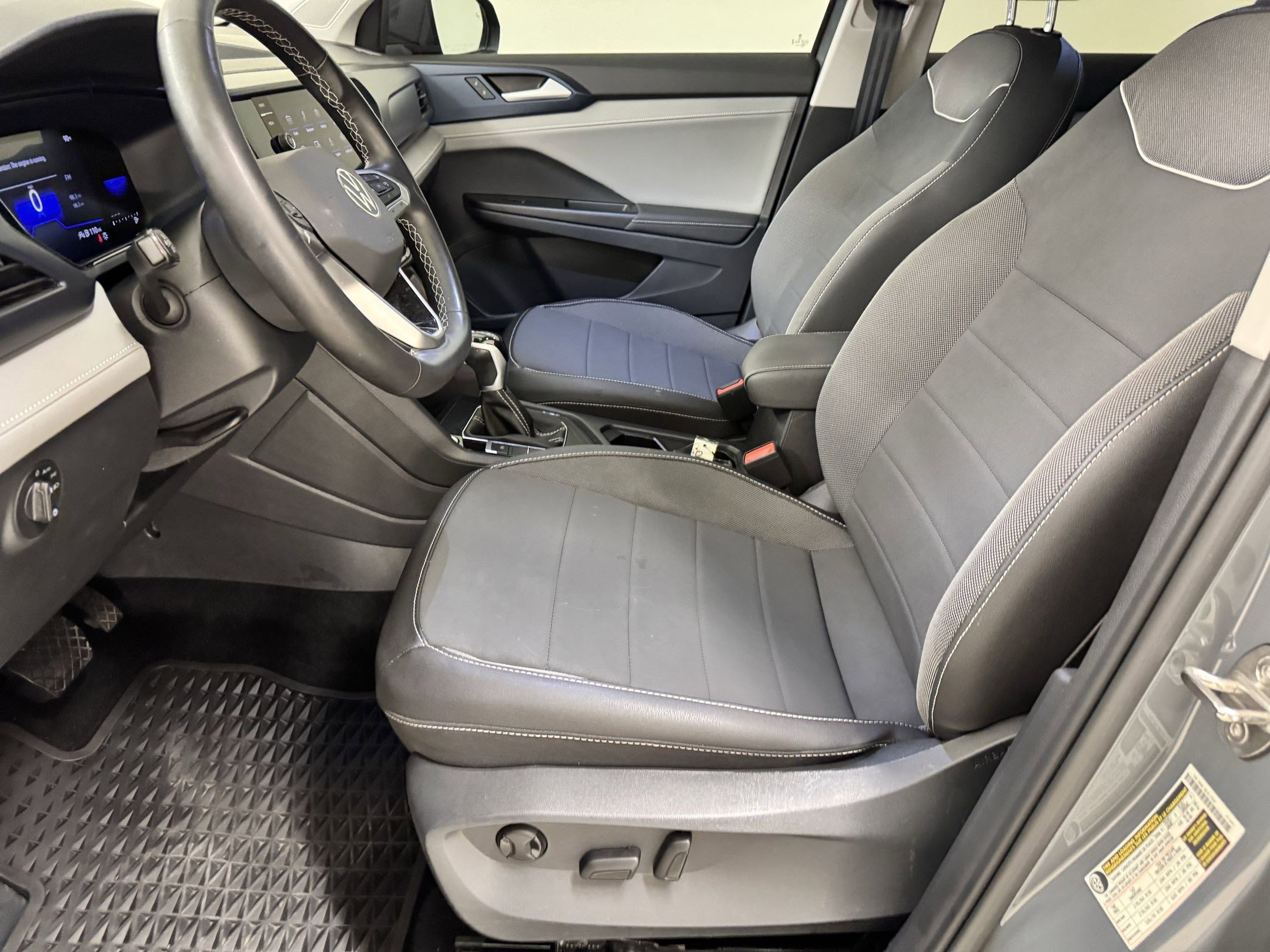 2024 Volkswagen Taos SE photo 3