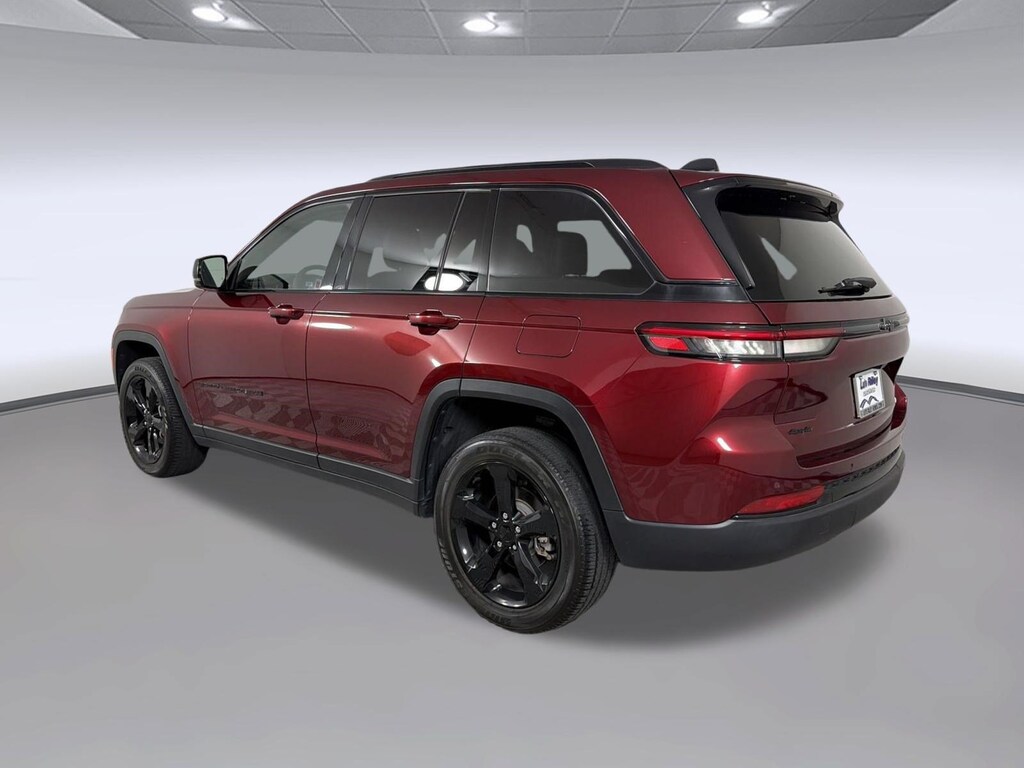 Used 2023 Jeep Grand Cherokee Altitude SUV