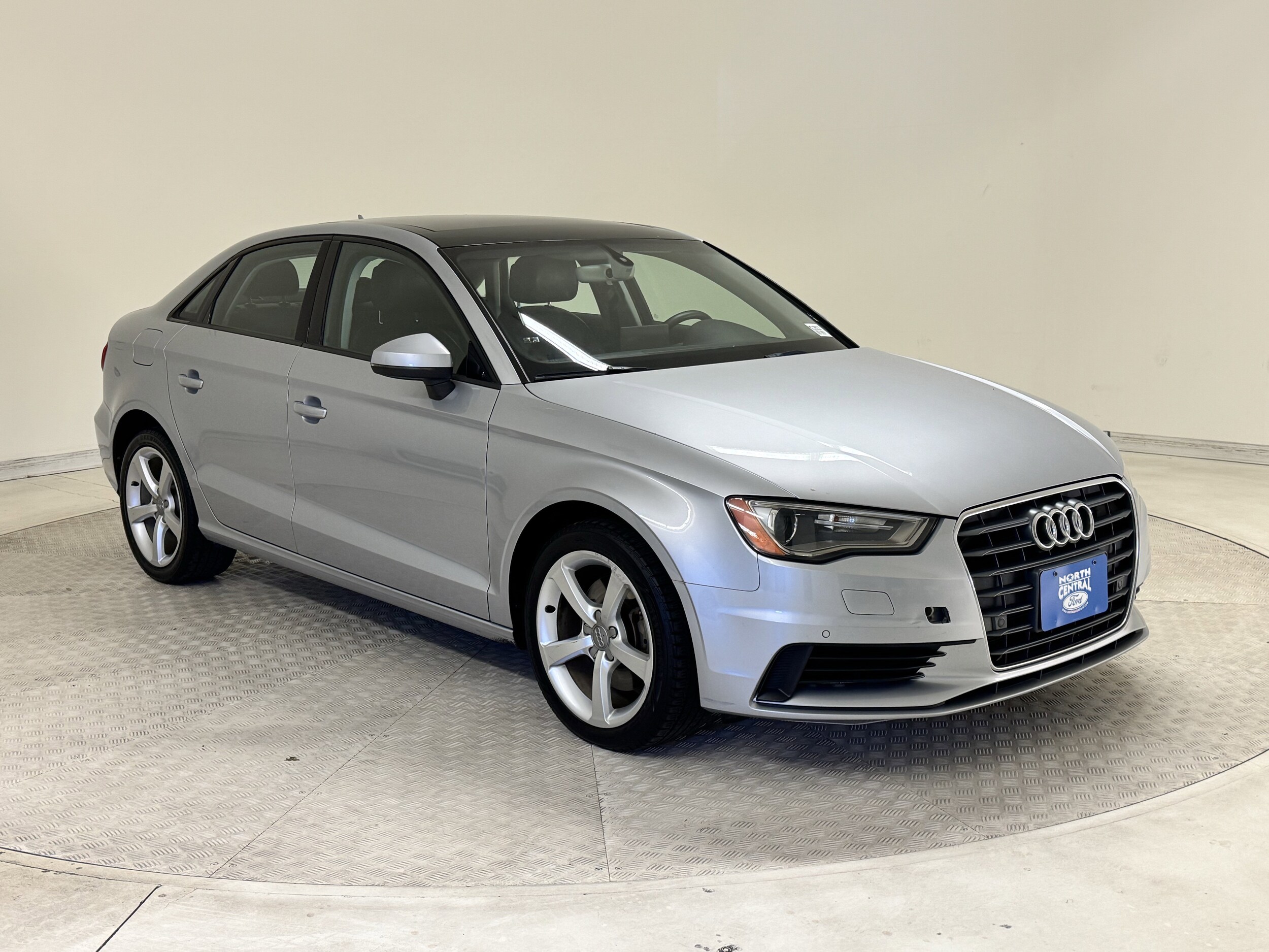 2016 Audi A3 1.8T Premium photo 3