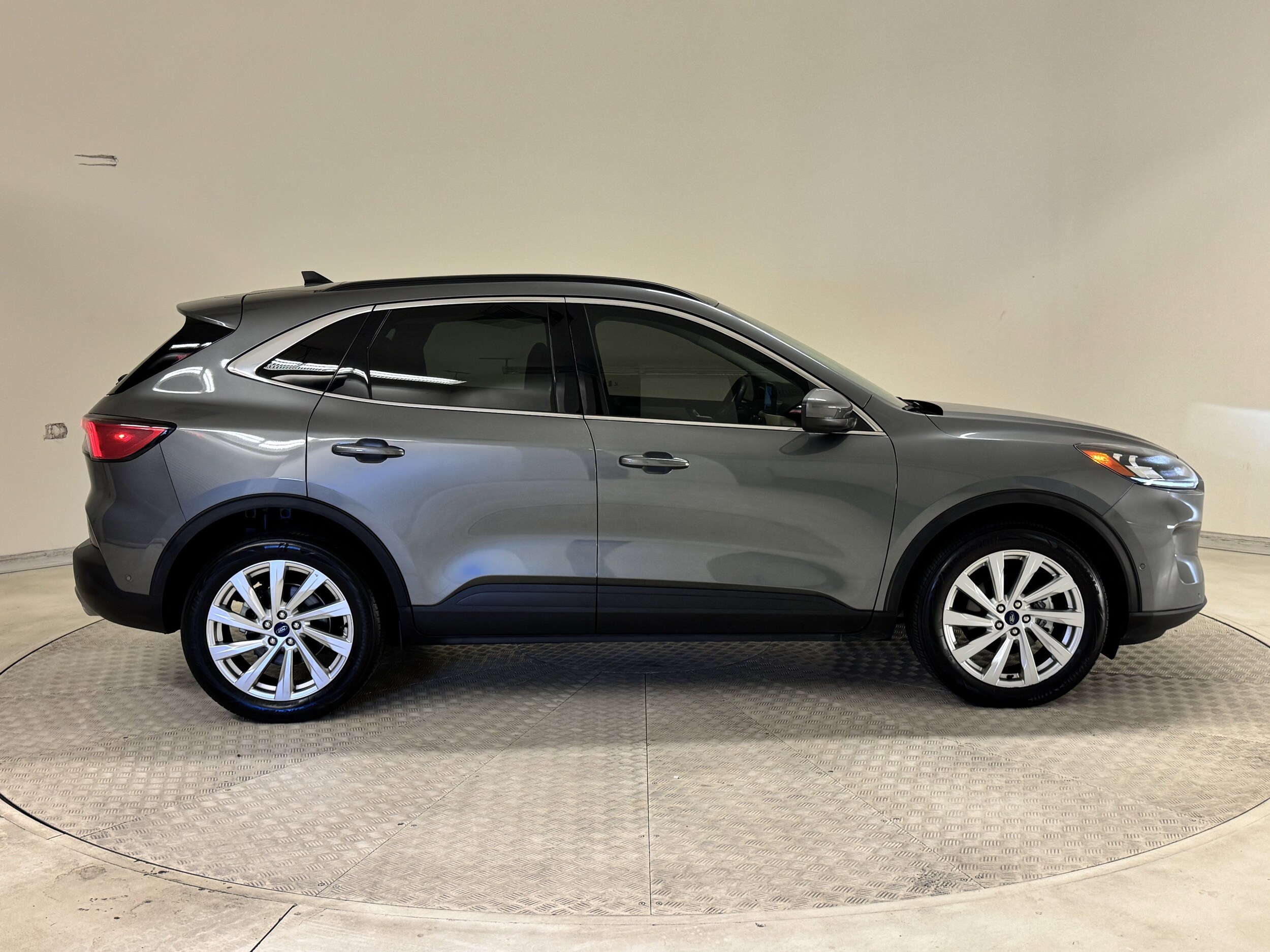 2022 Ford Escape Titanium photo 4