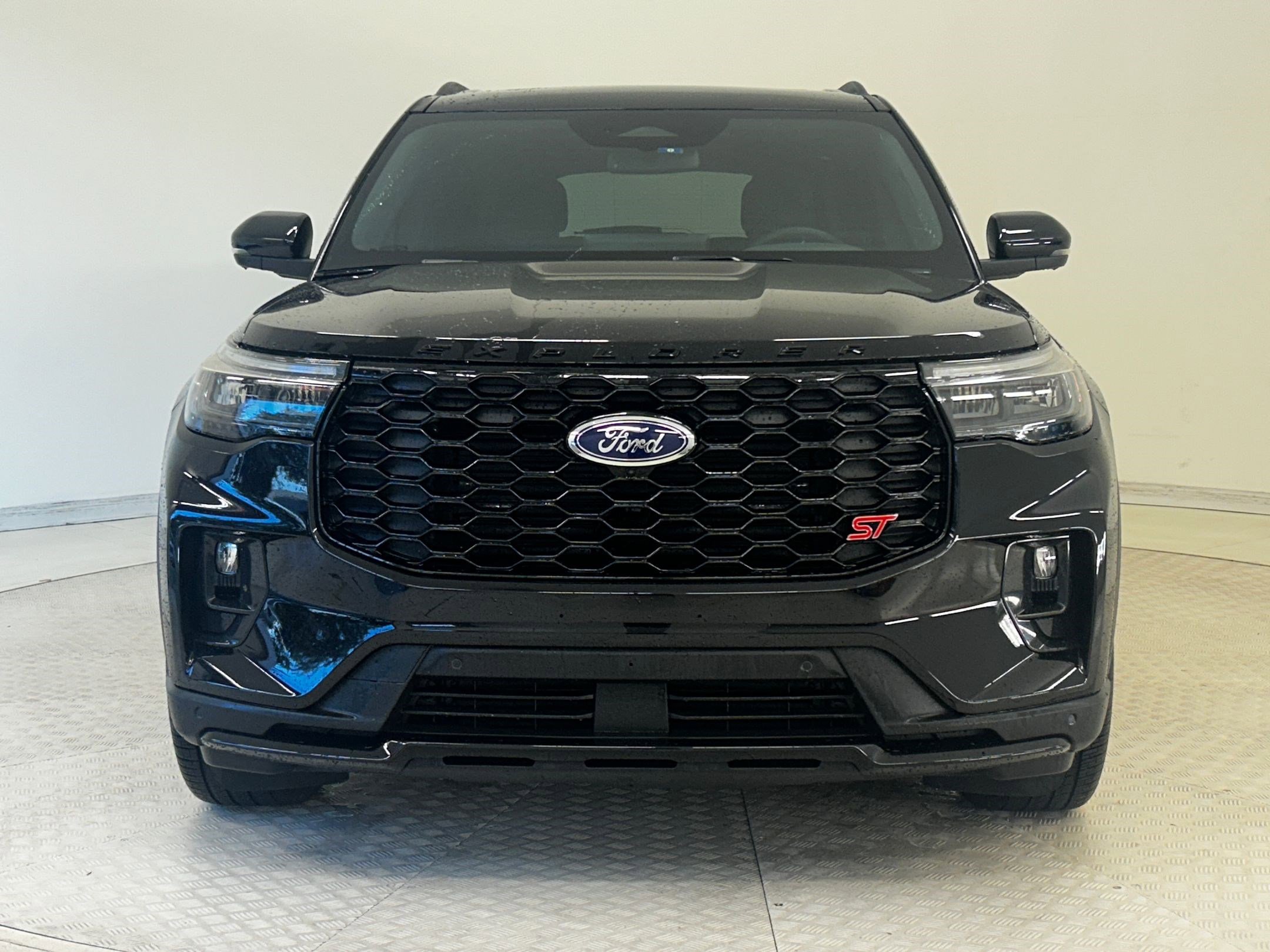 2025 Ford Explorer ST photo 4