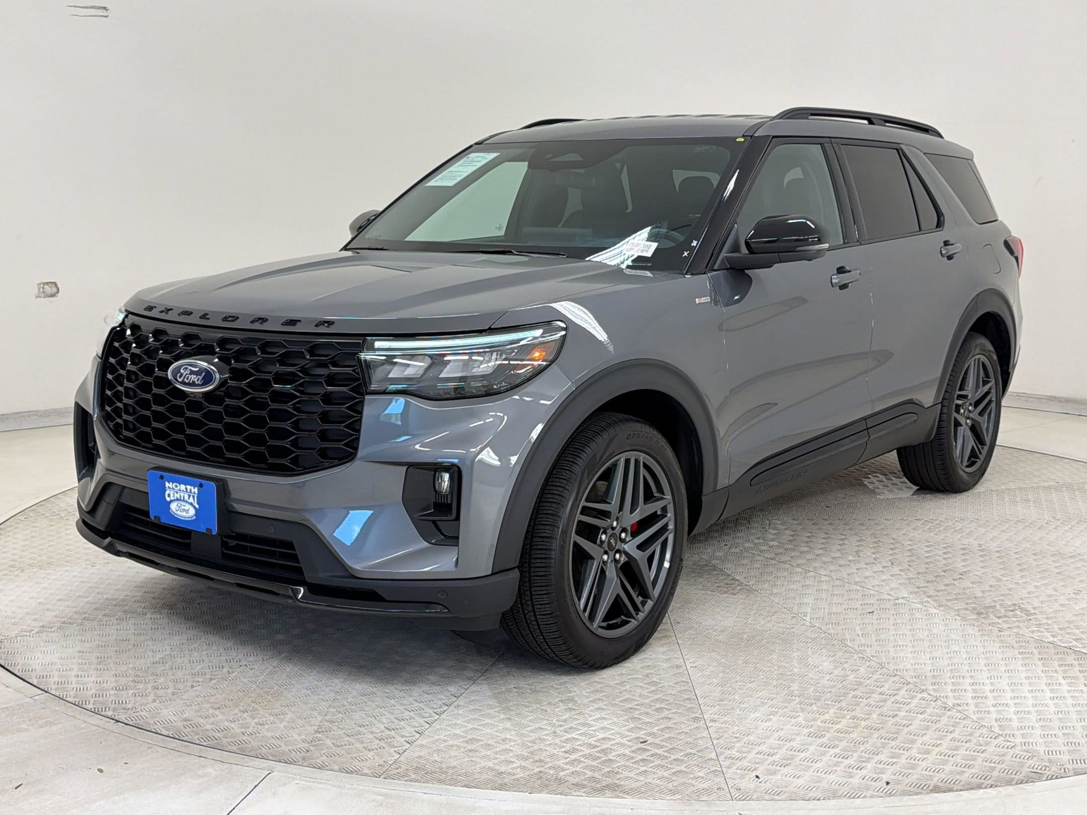 2025 Ford Explorer ST-LINE 4WD (PL535)'s photo