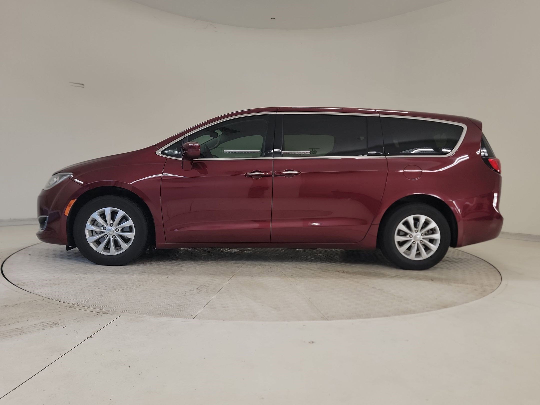 Used 2018 Chrysler Pacifica Touring Plus with VIN 2C4RC1FGXJR280106 for sale in Richardson, TX