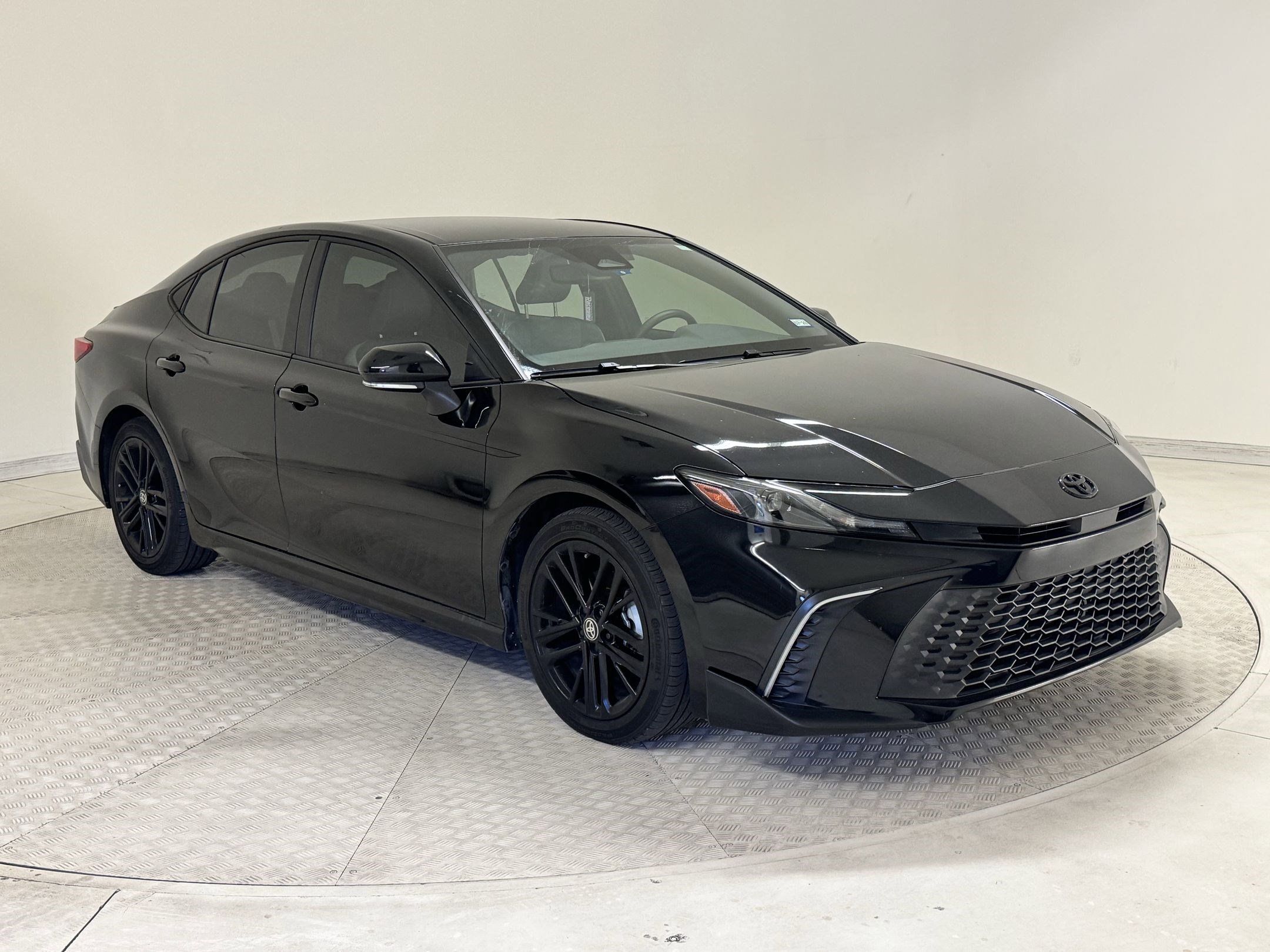 2025 Toyota Camry SE photo 3