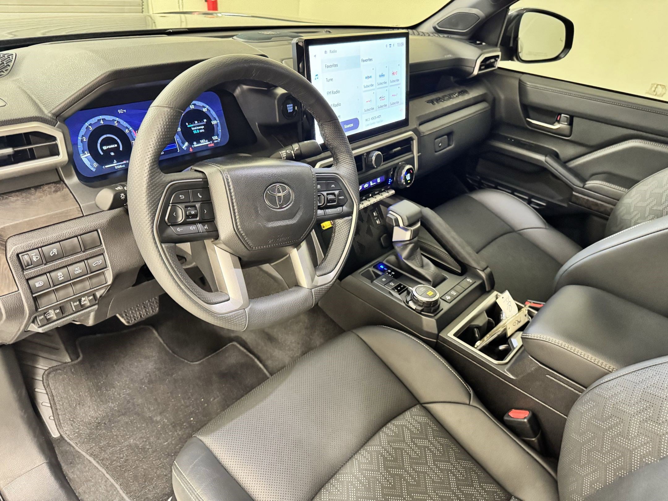 2025 Toyota Tacoma Limited photo 3