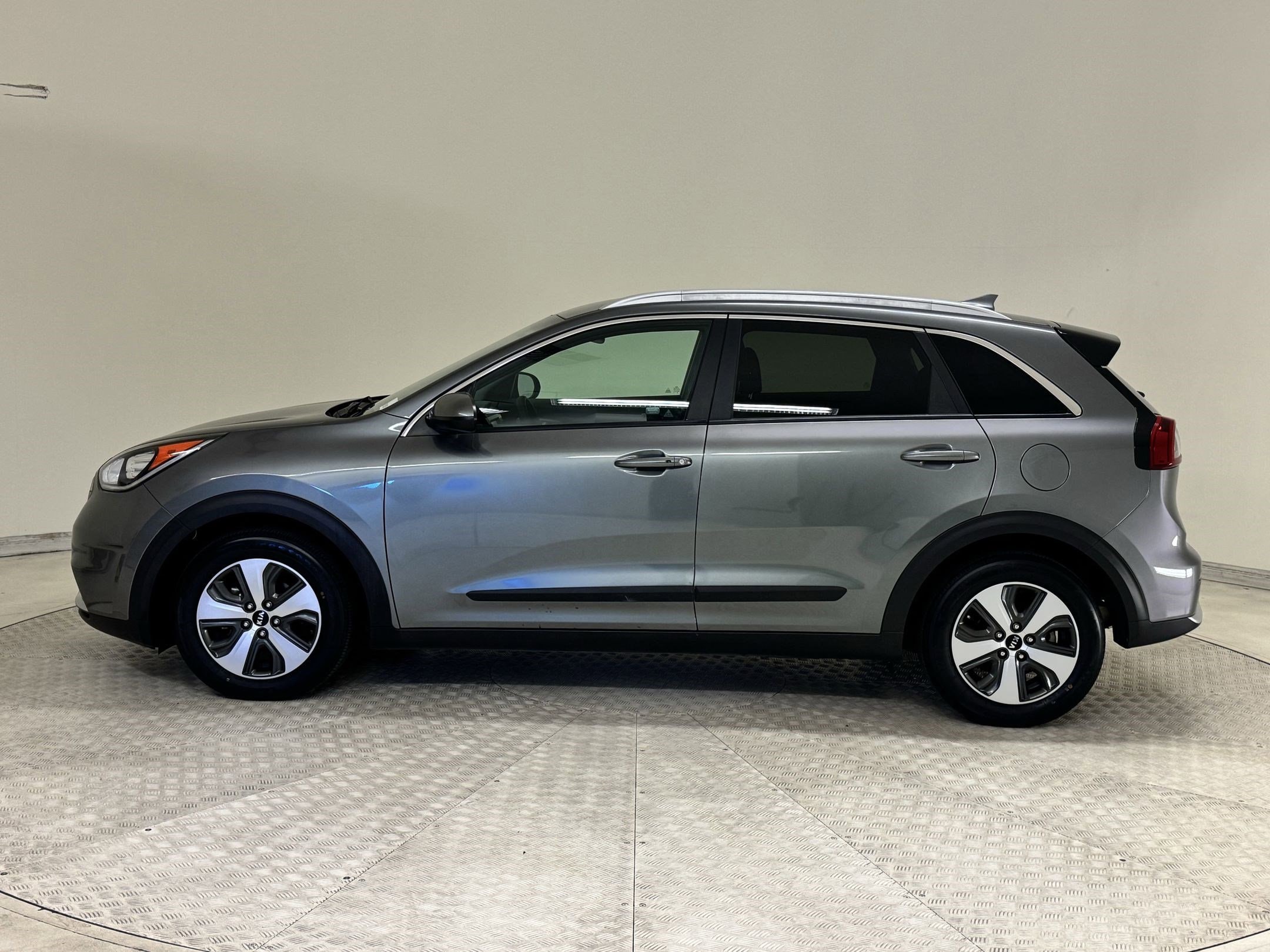 Used 2017 Kia Niro LX with VIN KNDCB3LC2H5060570 for sale in Richardson, TX