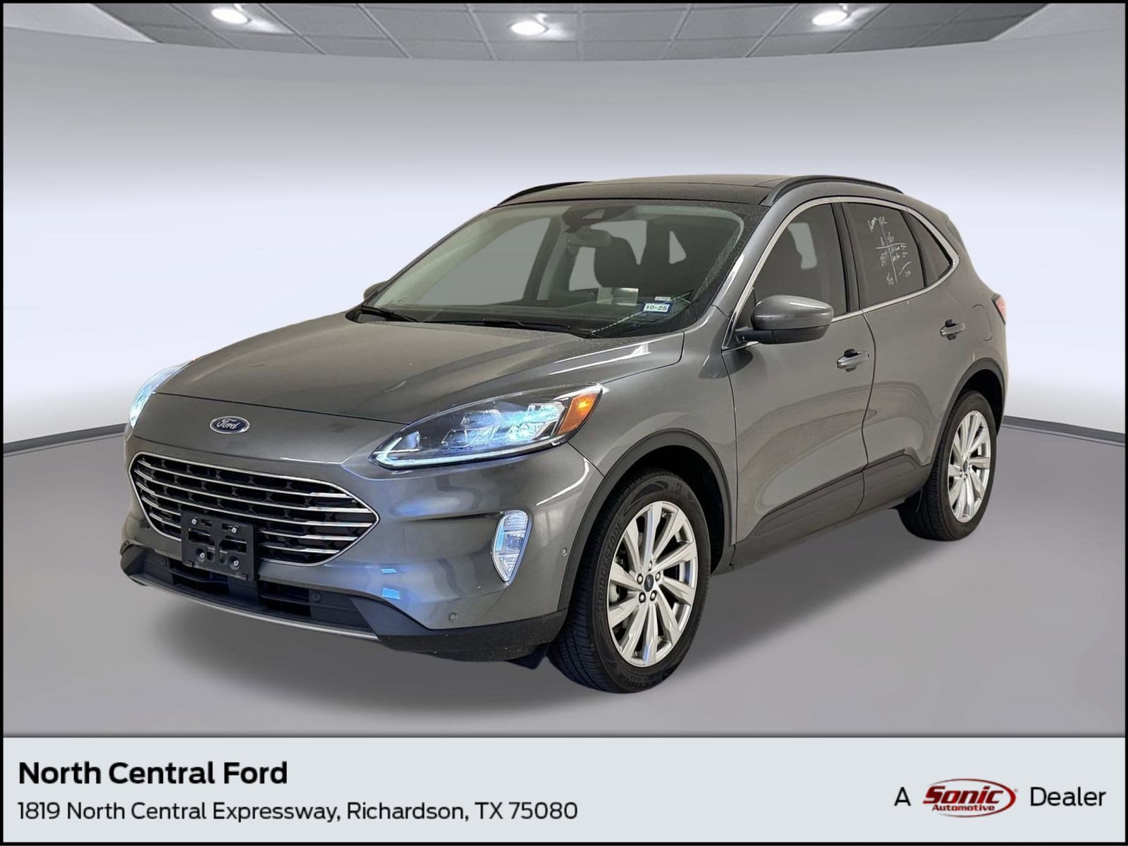 2022 Ford Escape Titanium's photo