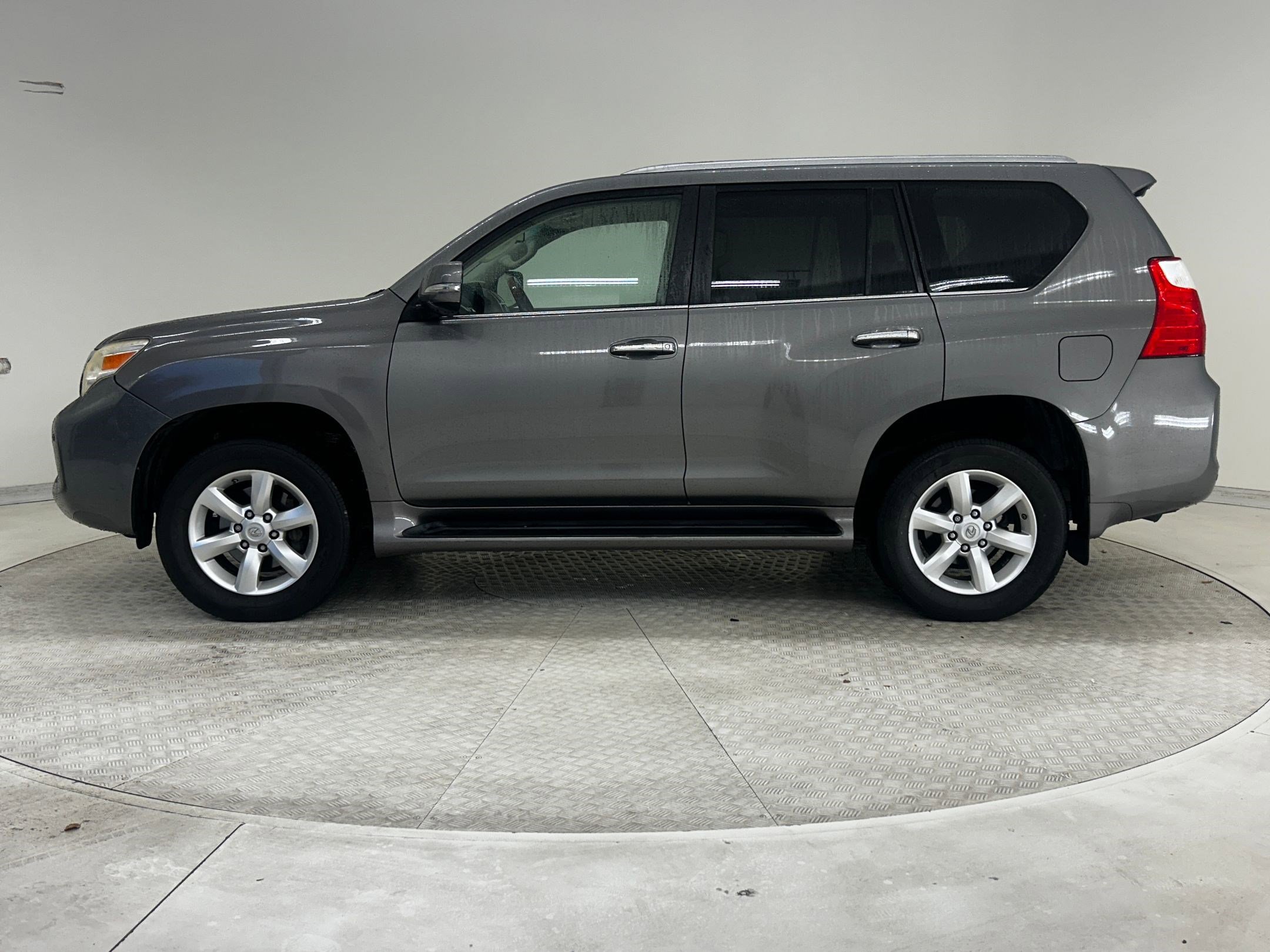 2010 Lexus GX 460 photo 2