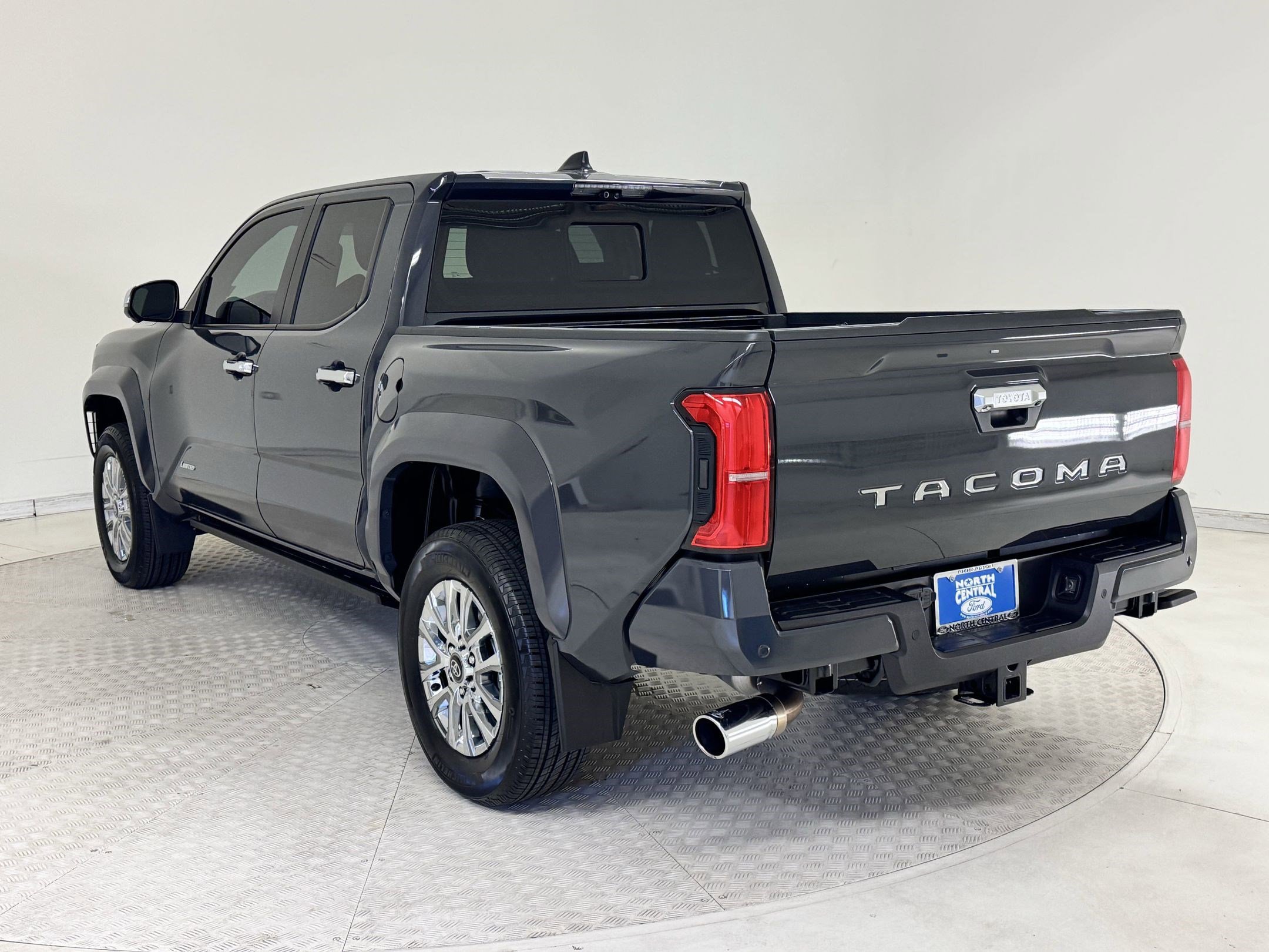 2025 Toyota Tacoma Limited photo 2