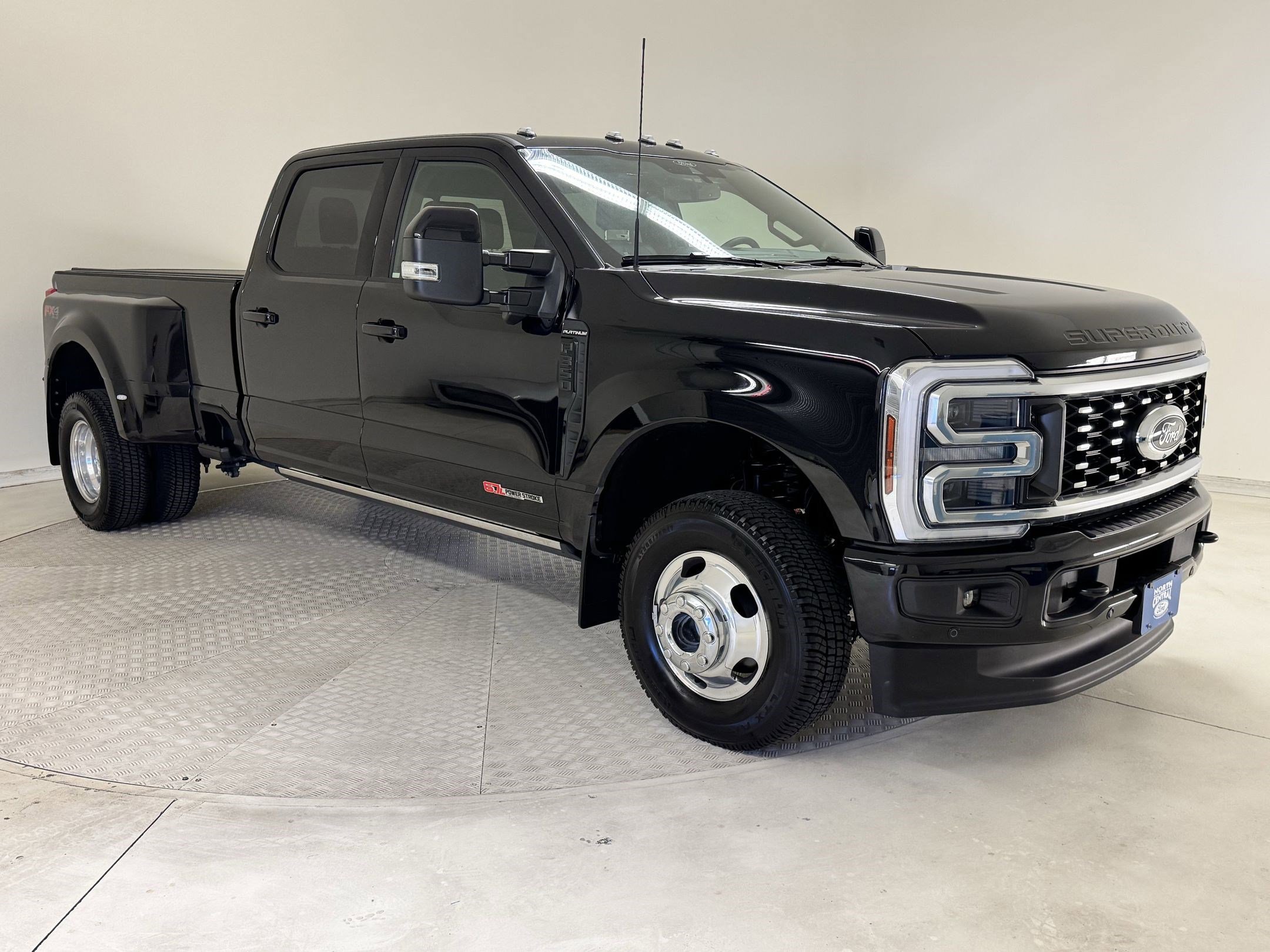 2025 Ford F-350 Platinum photo 3