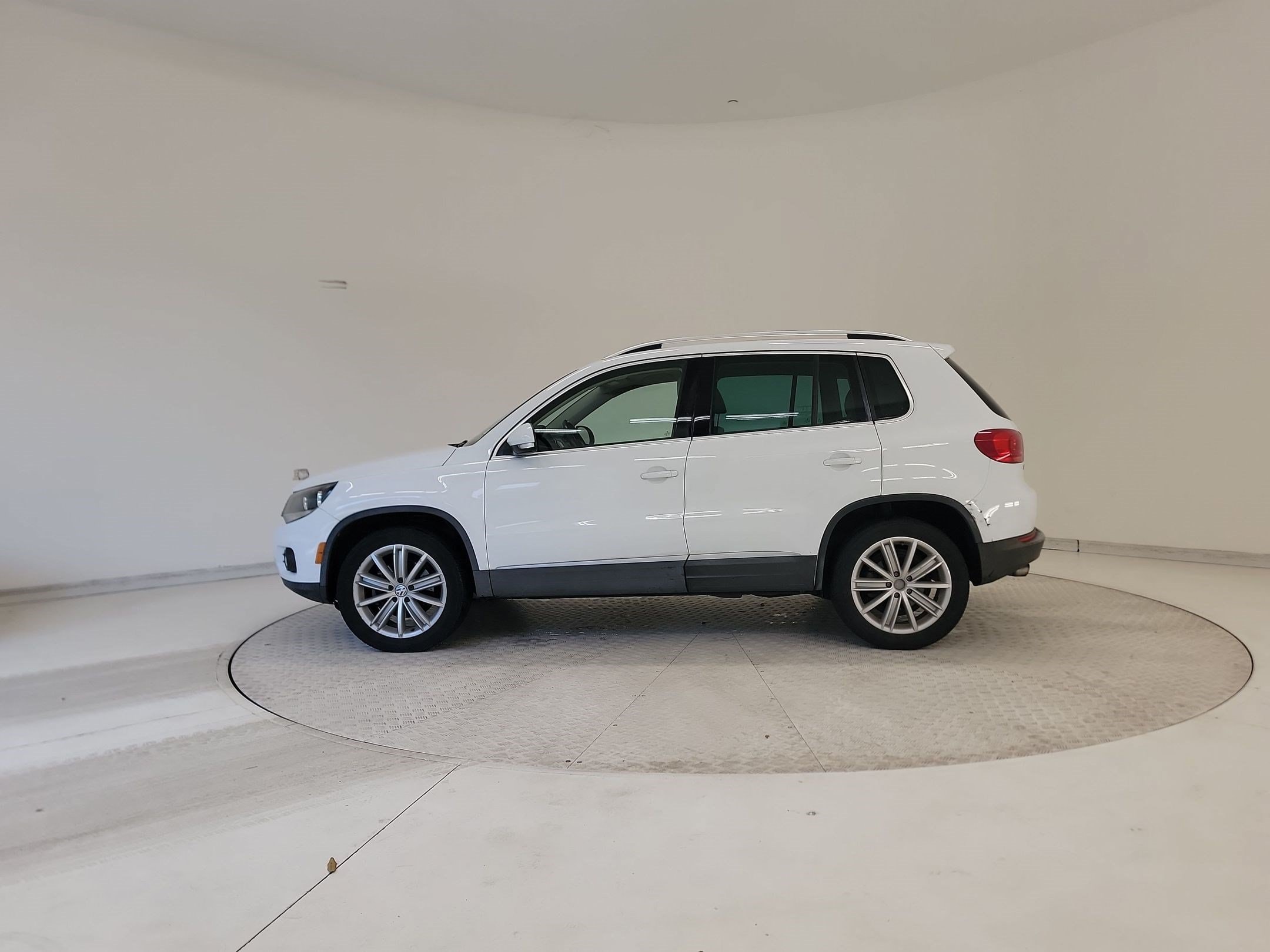 Used 2015 Volkswagen Tiguan S with VIN WVGAV7AX3FW514386 for sale in Richardson, TX