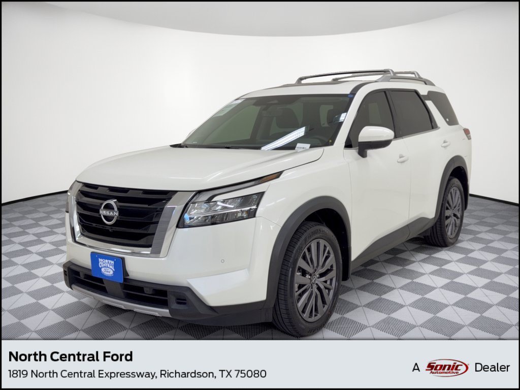 Used 2024 Nissan Pathfinder SL SUV near Dallas