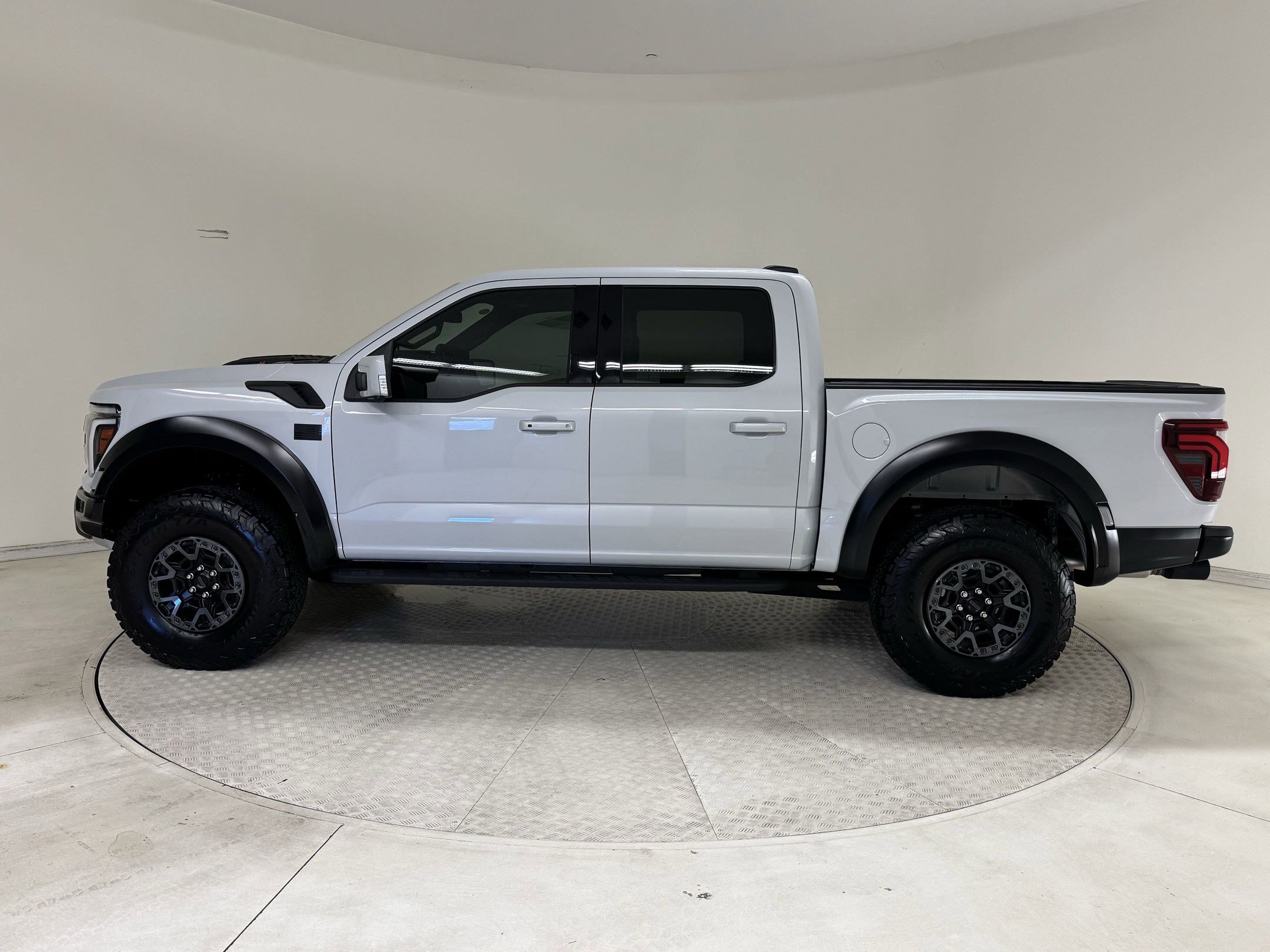 2025 Ford F-150 Raptor photo 2