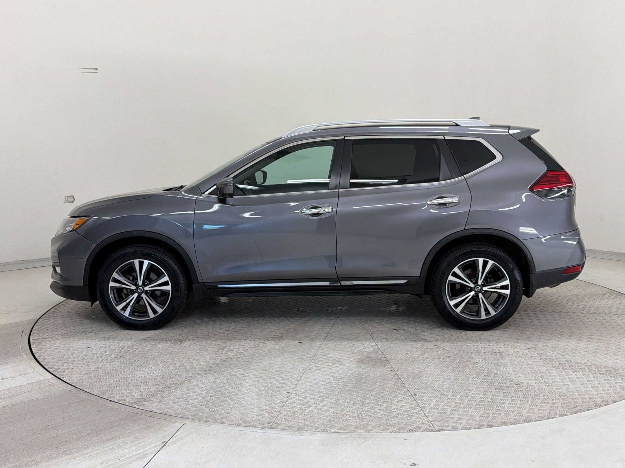 Used 2017 Nissan Rogue SL with VIN 5N1AT2MT5HC881652 for sale in Richardson, TX