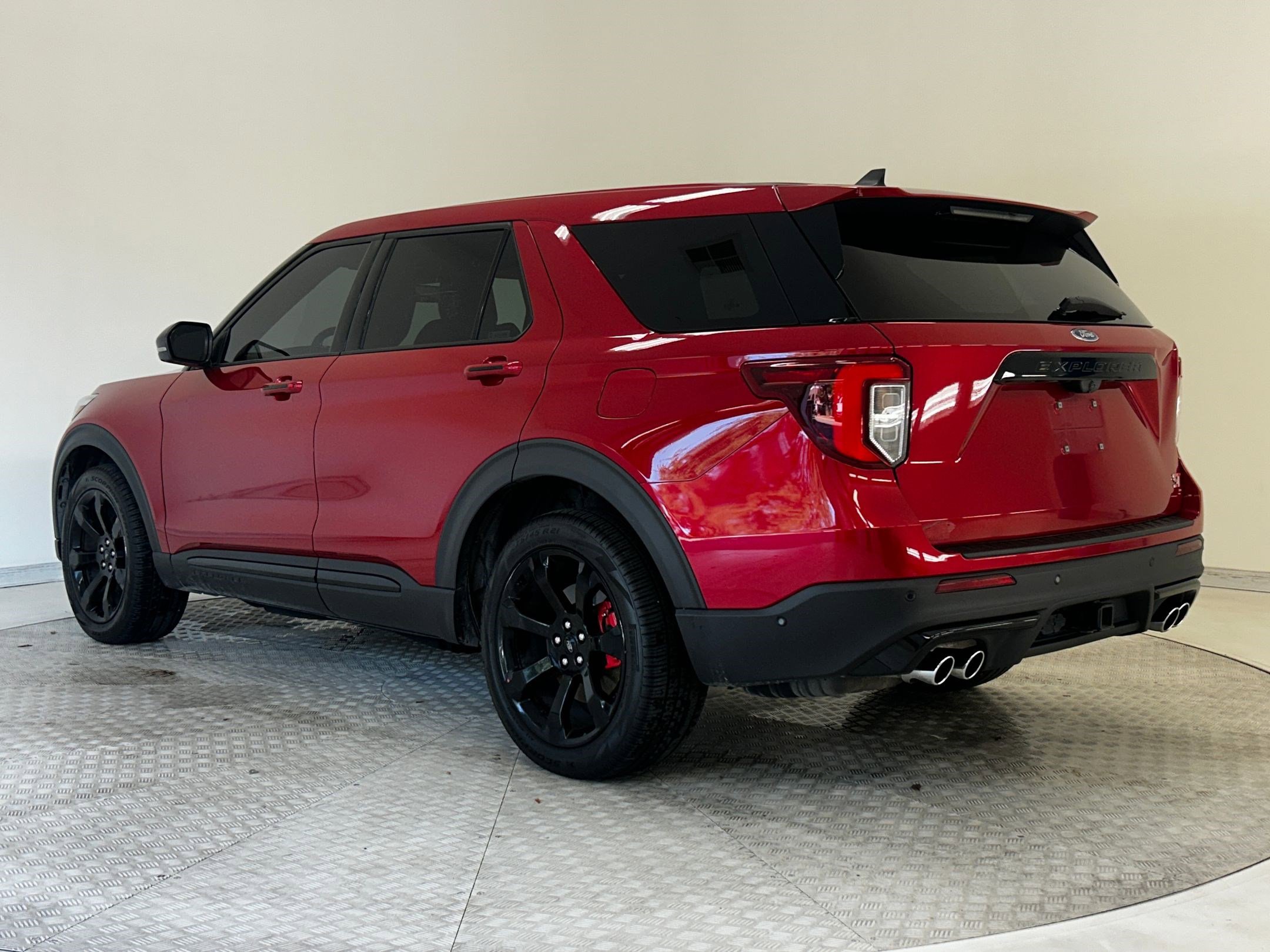 2022 Ford Explorer ST photo 3