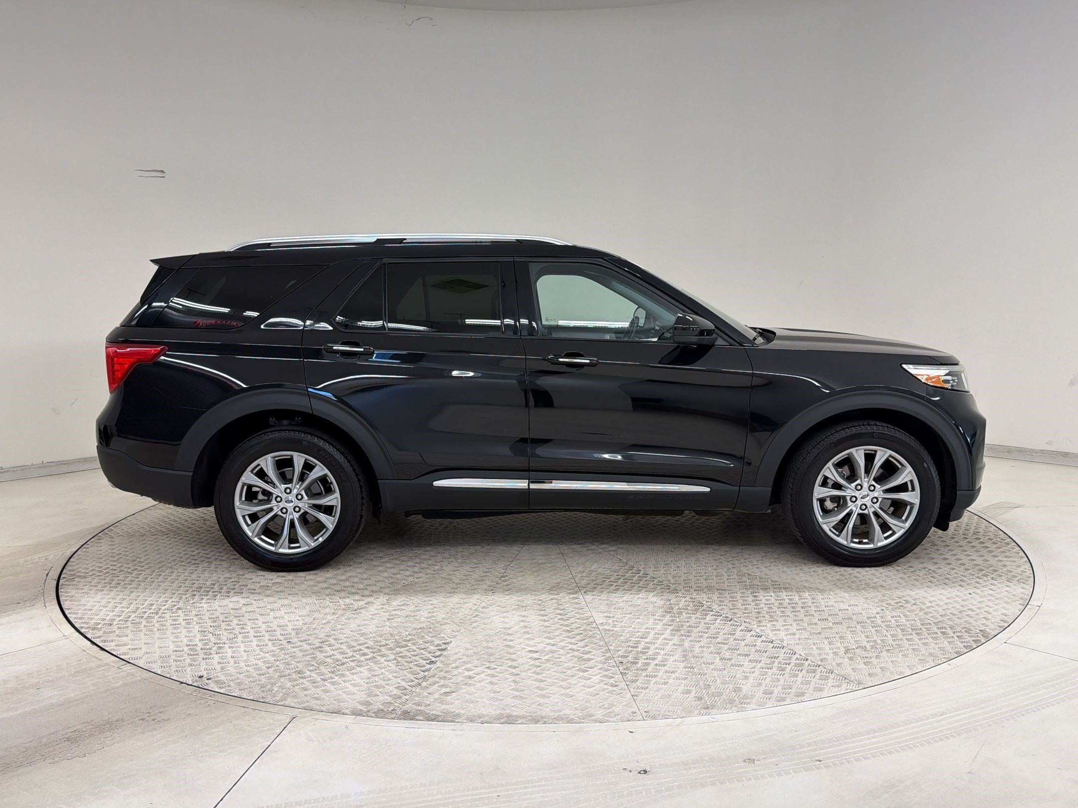 2024 Ford Explorer Limited - Photo 8