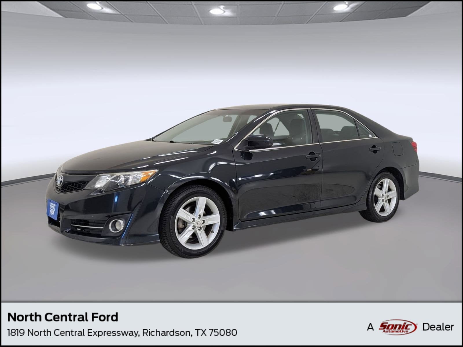 2012 Toyota Camry SE's photo