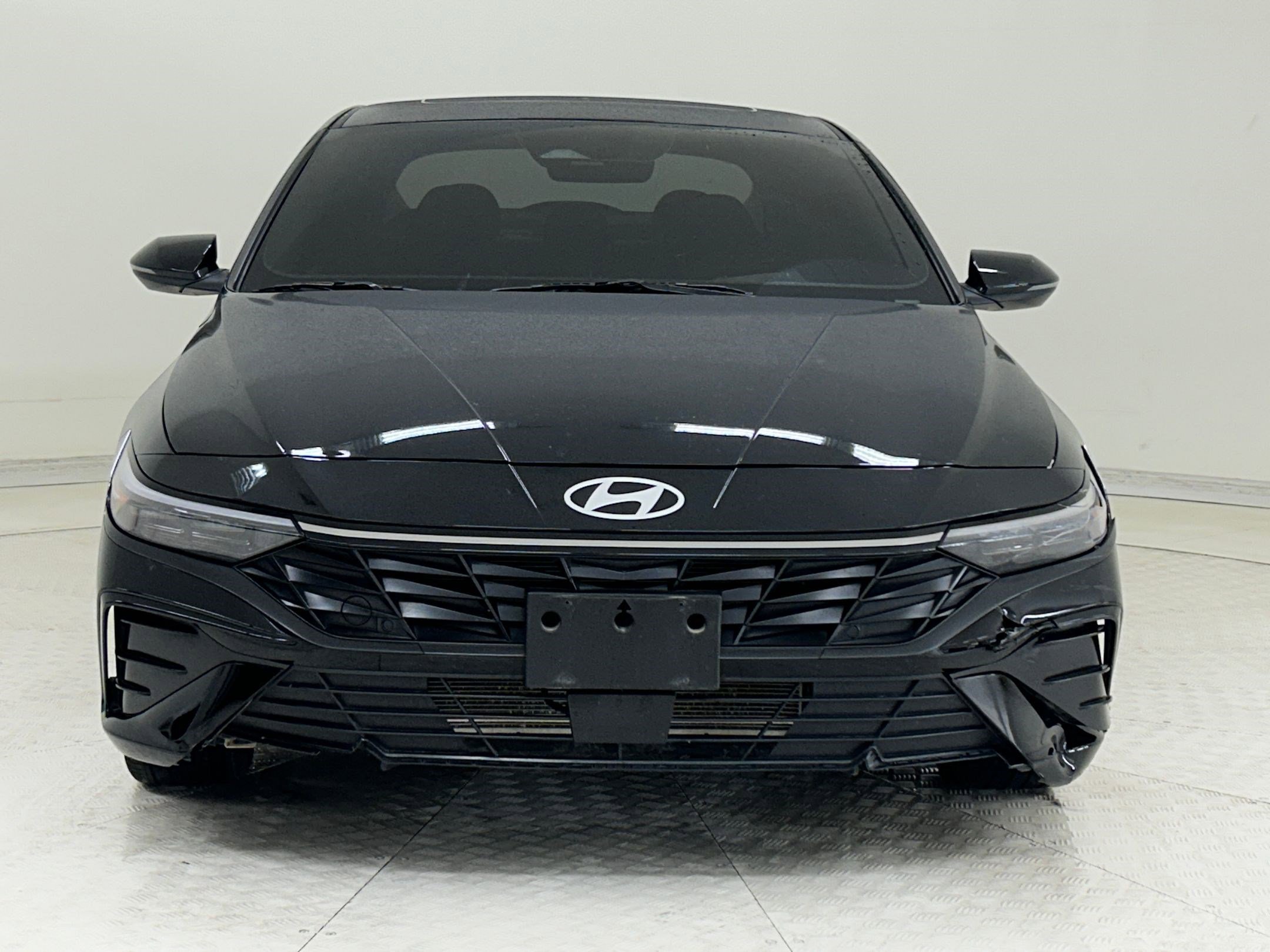 2025 Hyundai Elantra Limited photo 3