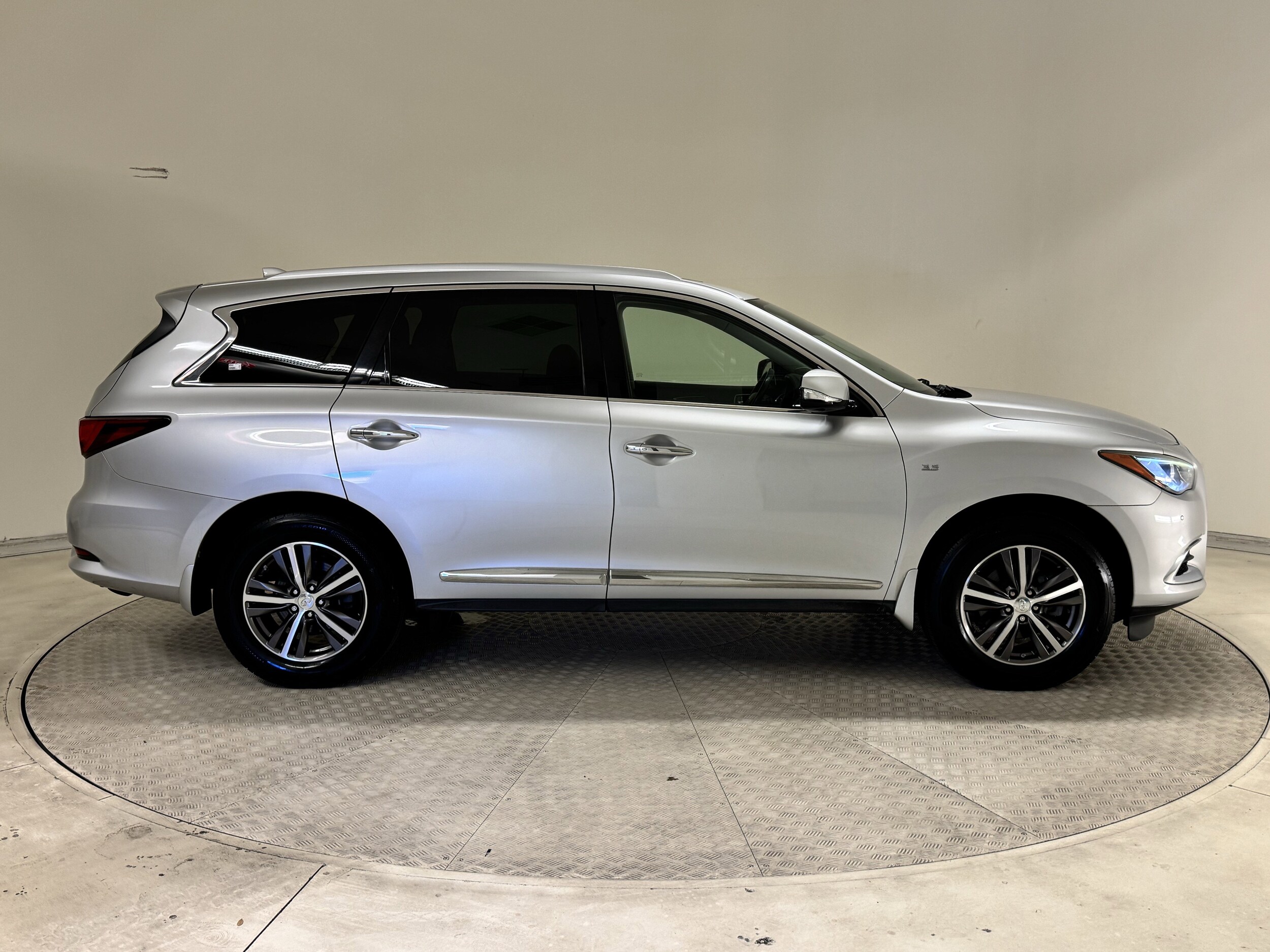 2019 Infiniti QX60 Luxe photo 4
