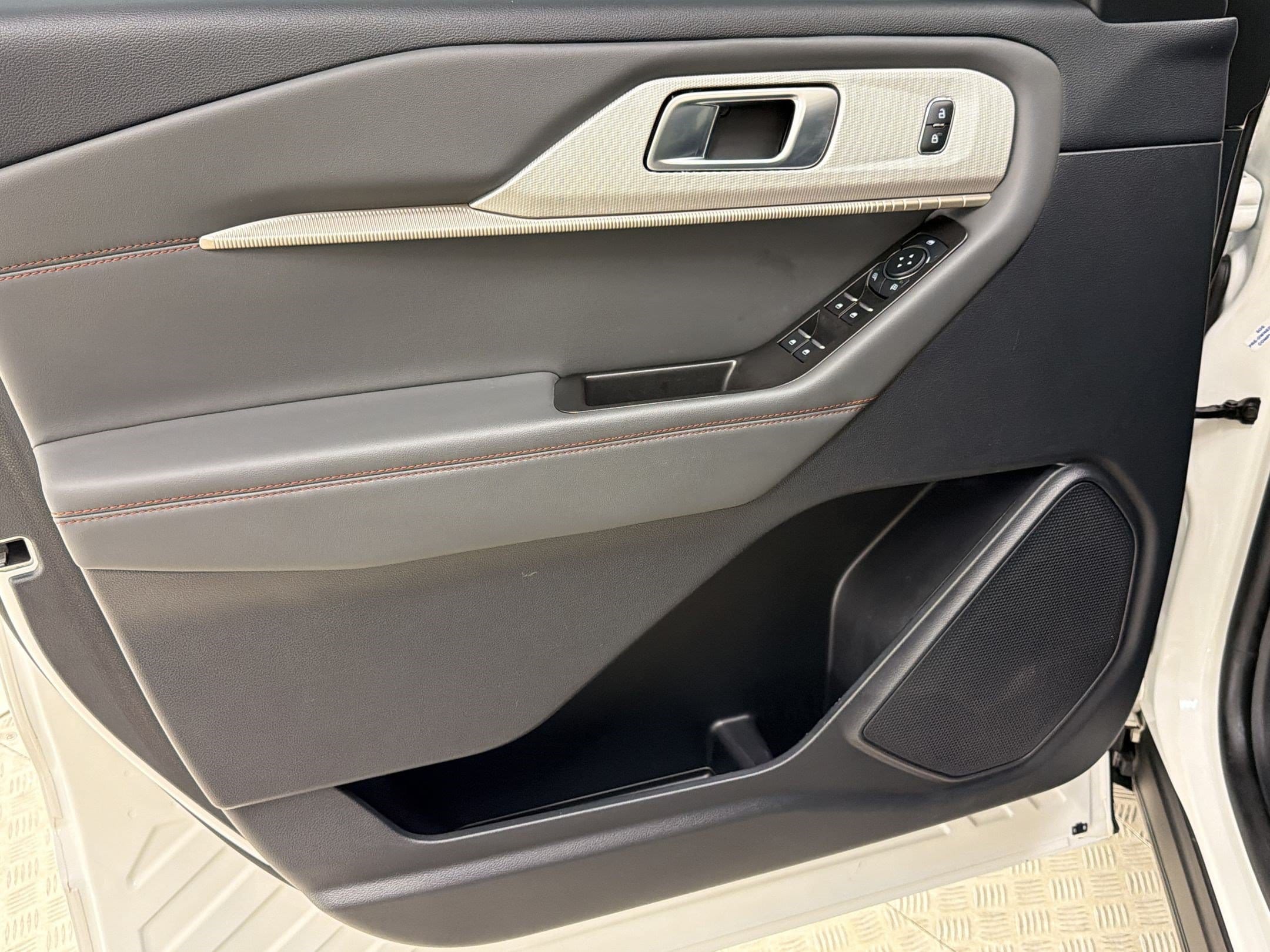 2025 Ford Explorer Active - Photo 14