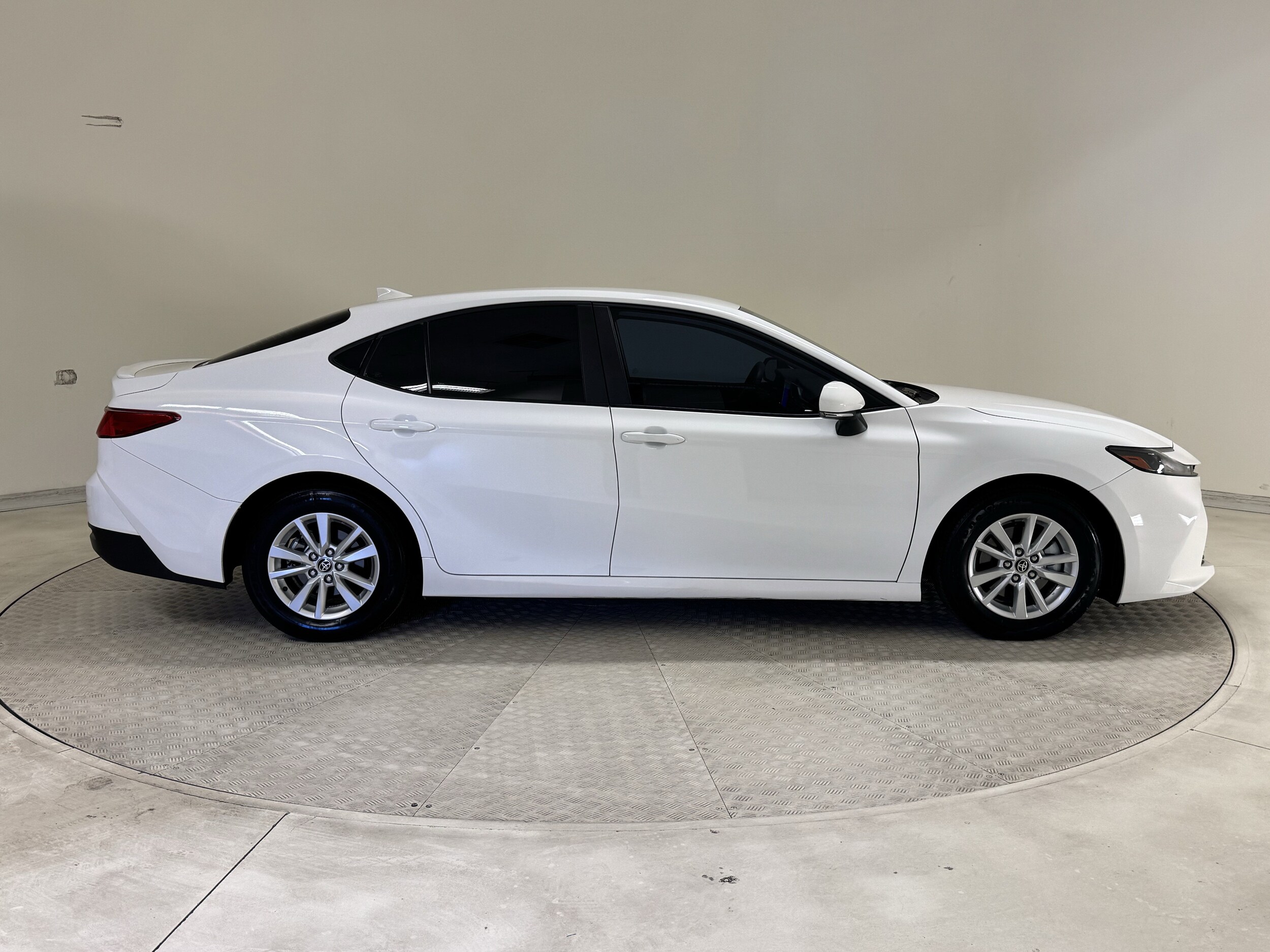 2025 Toyota Camry LE photo 4