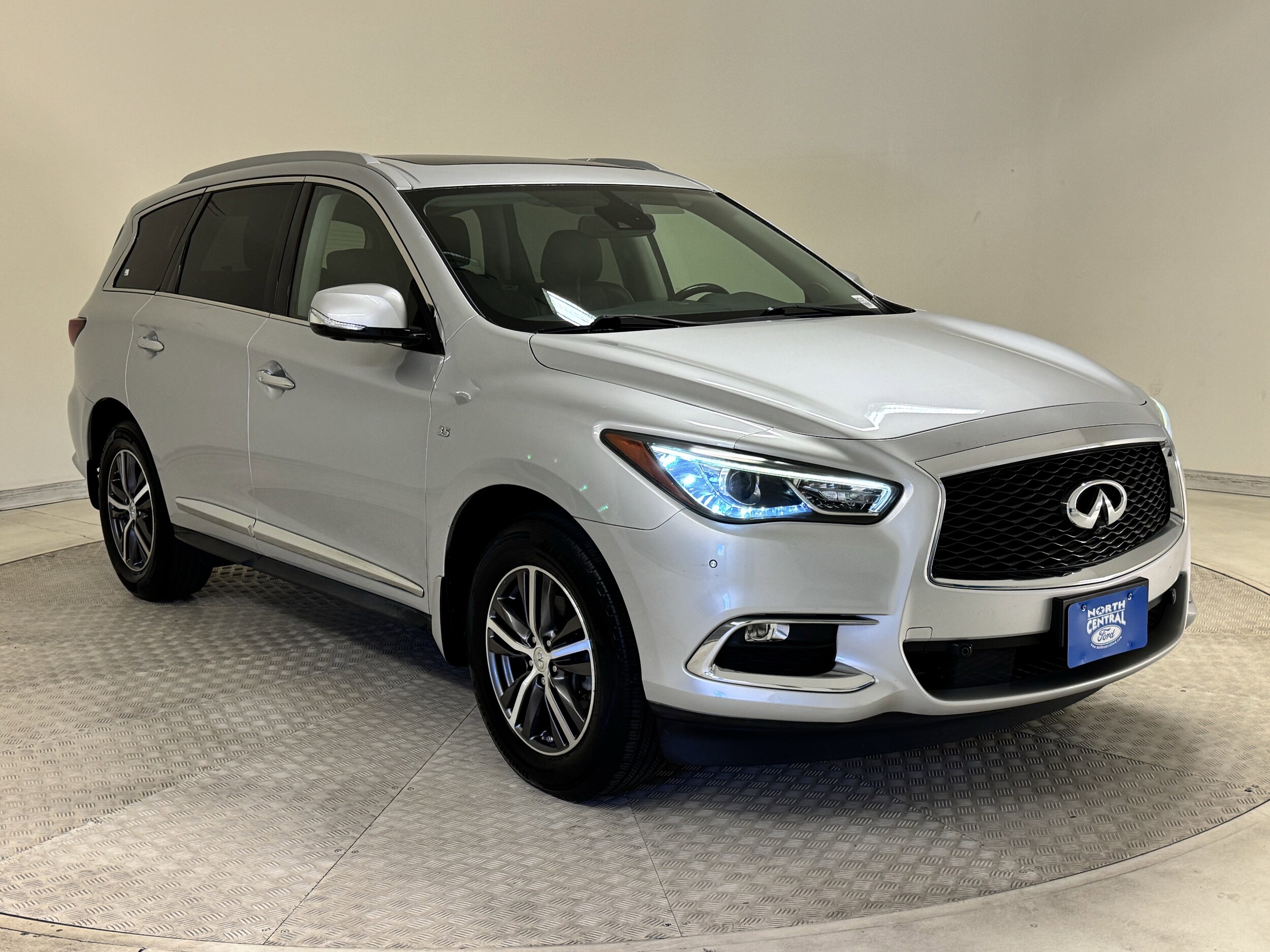 2019 Infiniti QX60 Luxe photo 3
