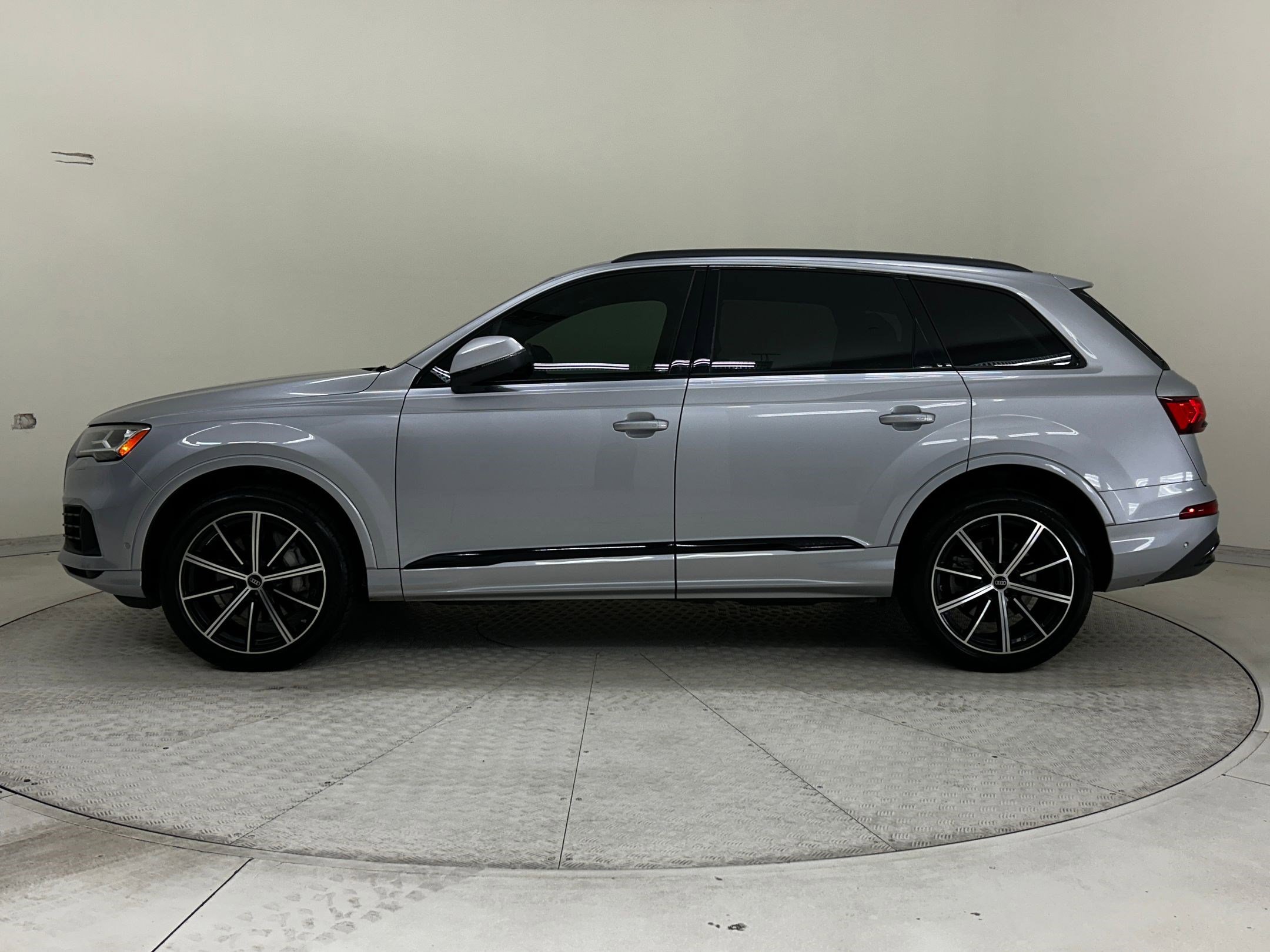 2022 Audi Q7 Premium Plus photo 2