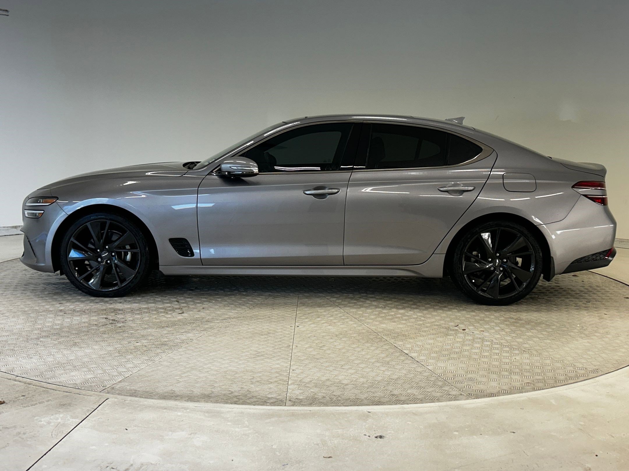 2023 Genesis G70 2.0T photo 2