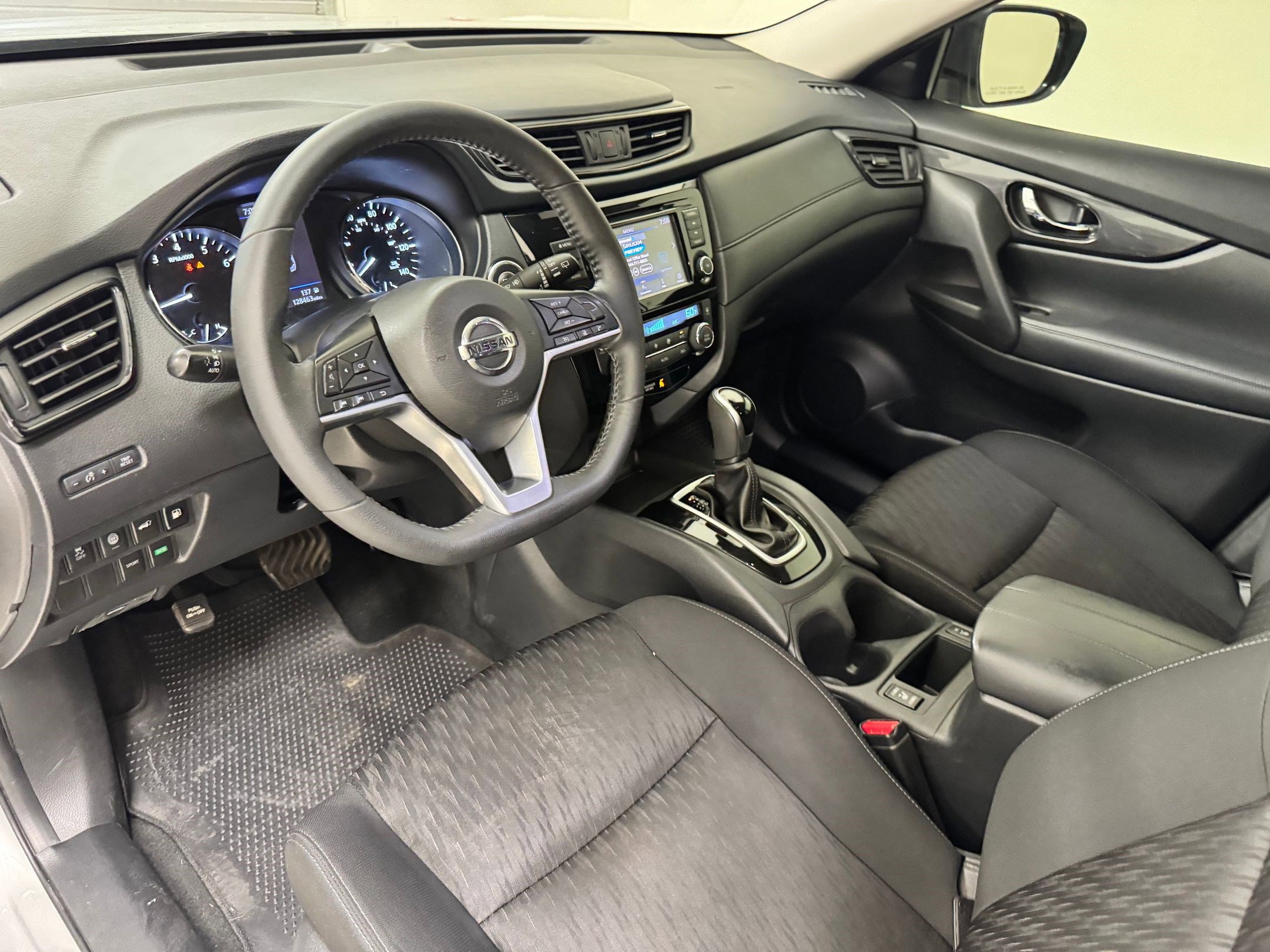 2020 Nissan Rogue SV photo 2