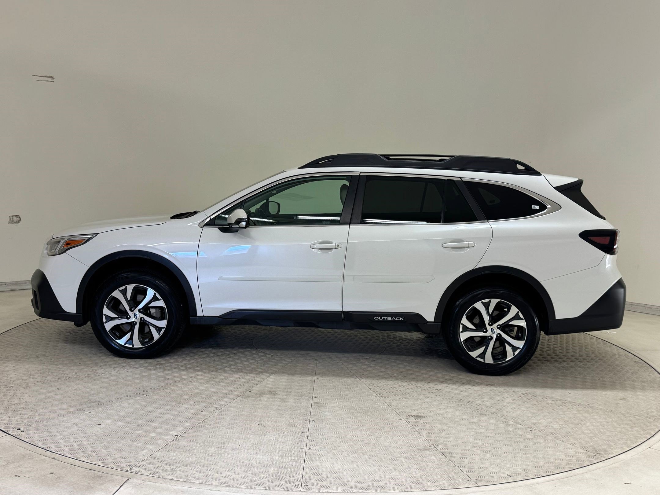 2022 Subaru Outback Limited photo 2