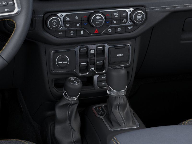 2025 Jeep Wrangler 4-Door Sahara - Photo 31