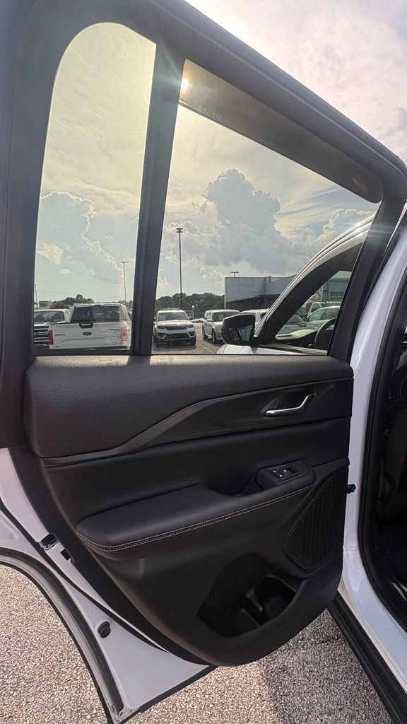 2024 Jeep Grand Cherokee Laredo - Photo 16