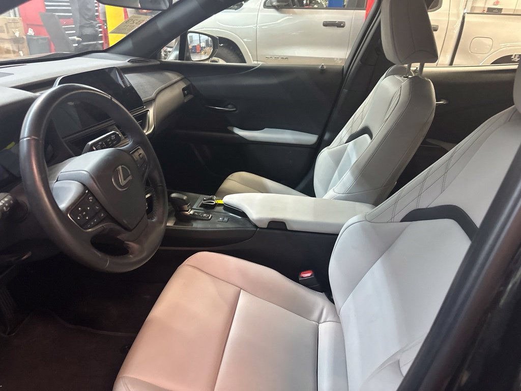 2025 Lexus UX Hybrid 300h - Photo 7