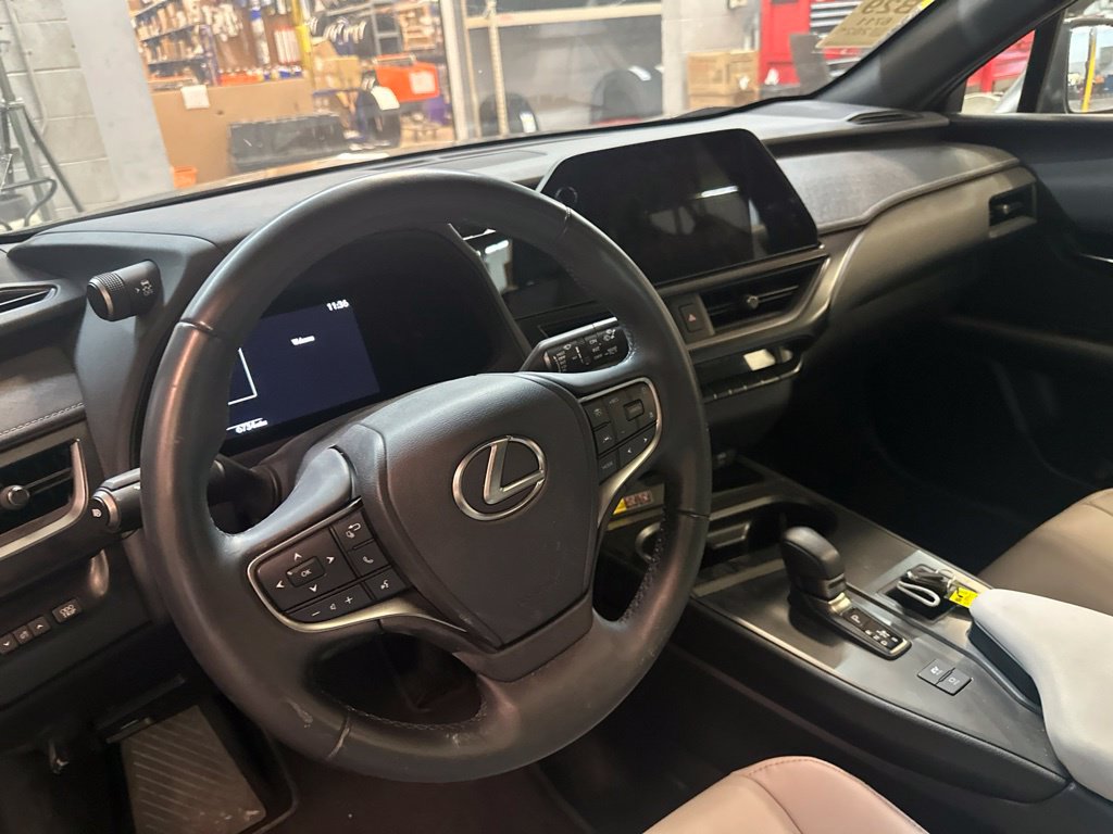 2025 Lexus UX Hybrid 300h - Photo 10