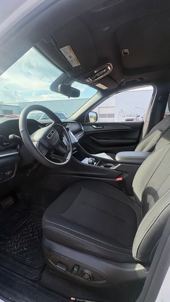 2024 Jeep Grand Cherokee Laredo - Photo 17