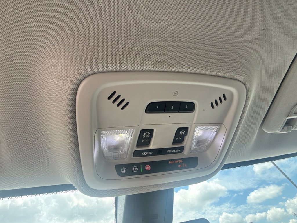 2021 Chevrolet Traverse Premier - Photo 27