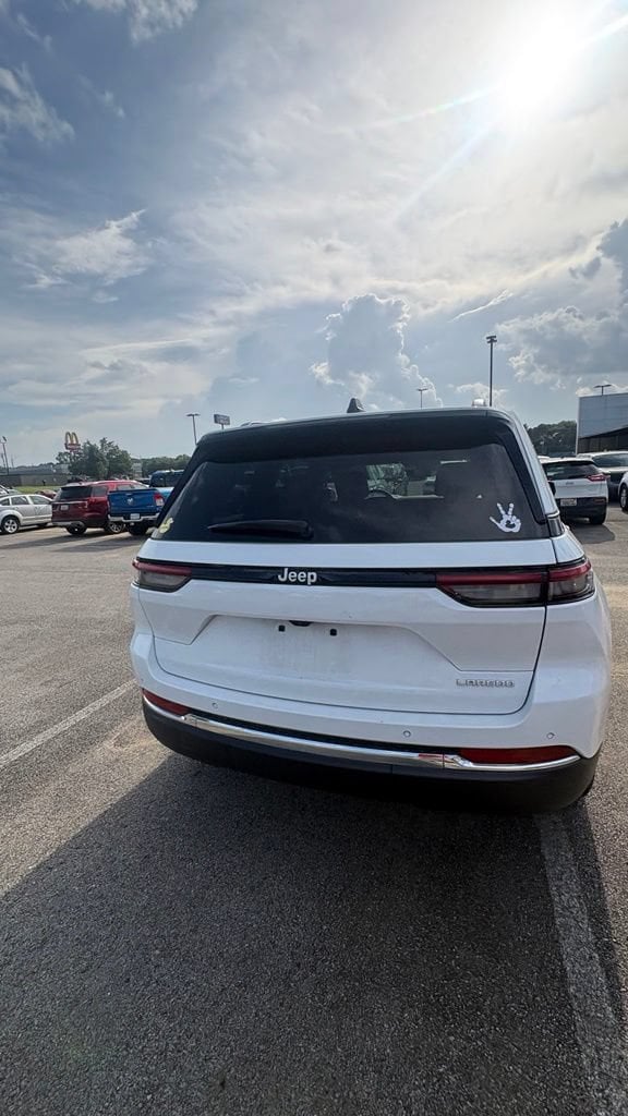 2024 Jeep Grand Cherokee Laredo - Photo 11