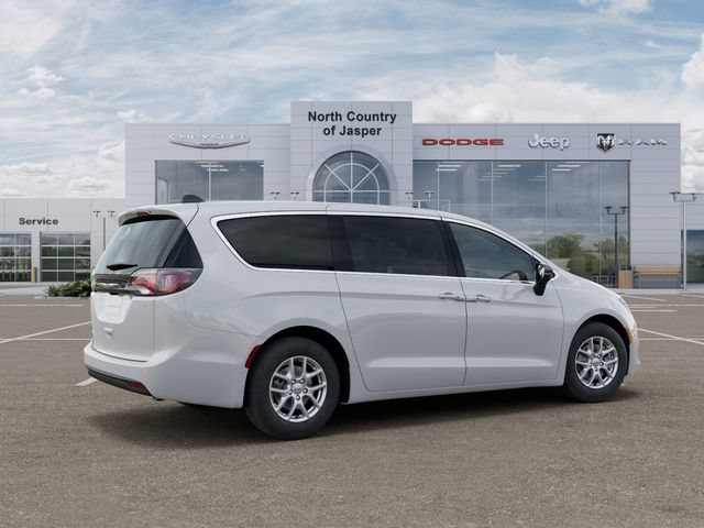 2026 Chrysler Voyager LX - Photo 6