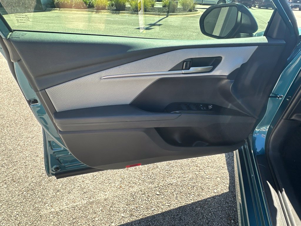 2026 Toyota Camry SE - Photo 11