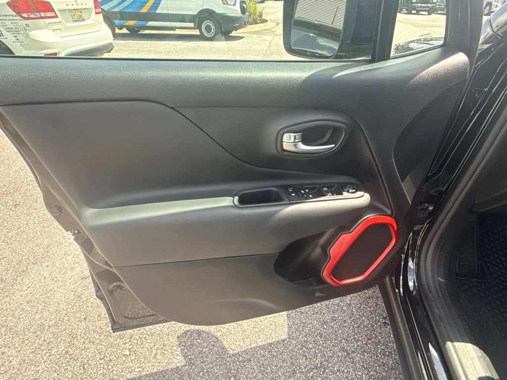 2022 Jeep Renegade Trailhawk - Photo 10