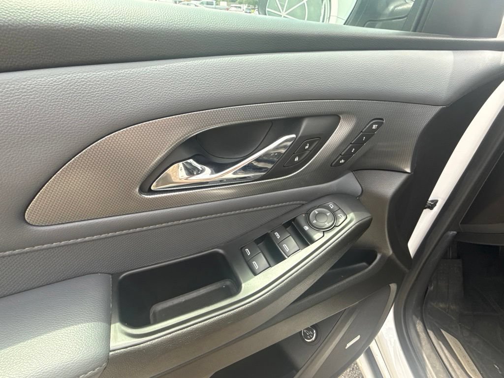 2021 Chevrolet Traverse Premier - Photo 11