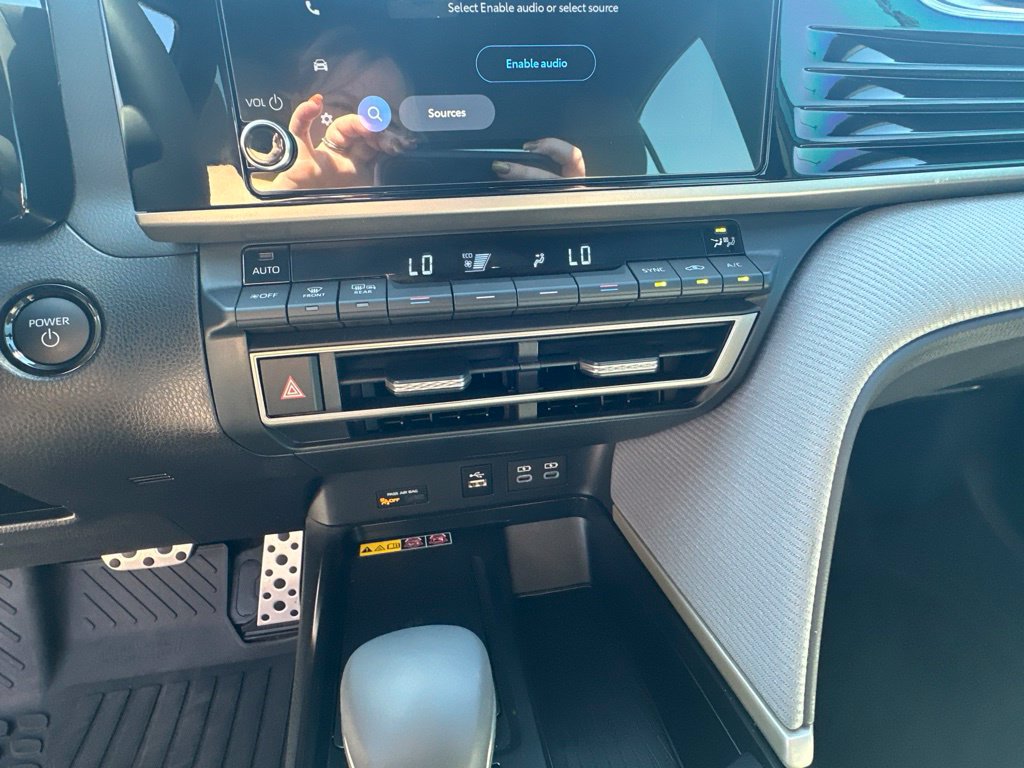 2026 Toyota Camry SE - Photo 25