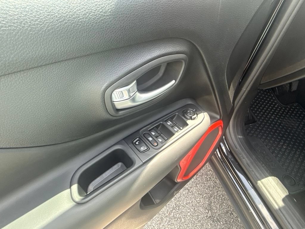 2022 Jeep Renegade Trailhawk - Photo 11