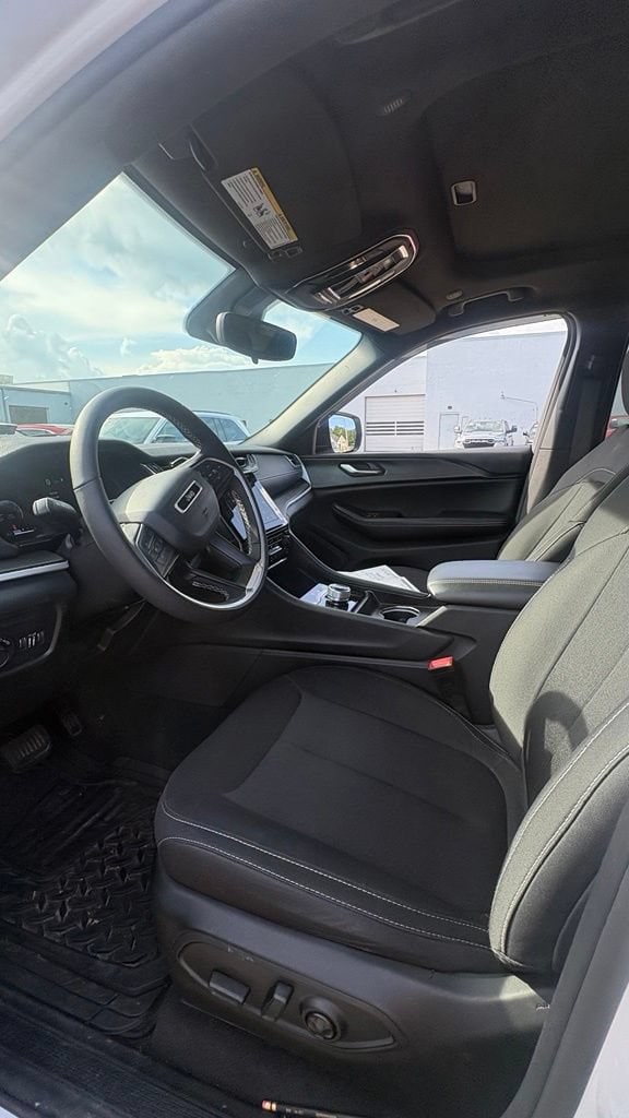 2024 Jeep Grand Cherokee Laredo - Photo 22