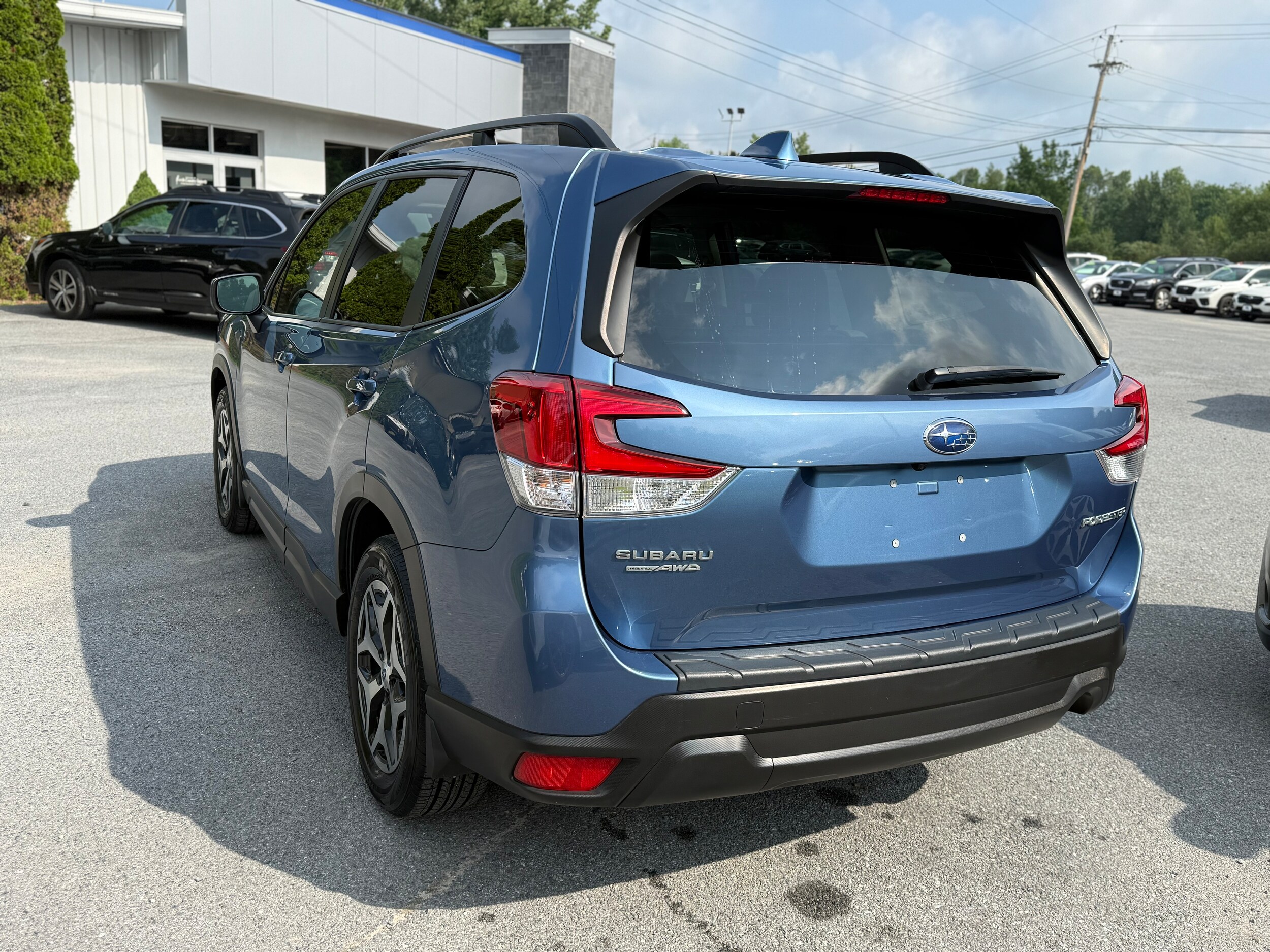 2021 Subaru Forester Premium photo 3